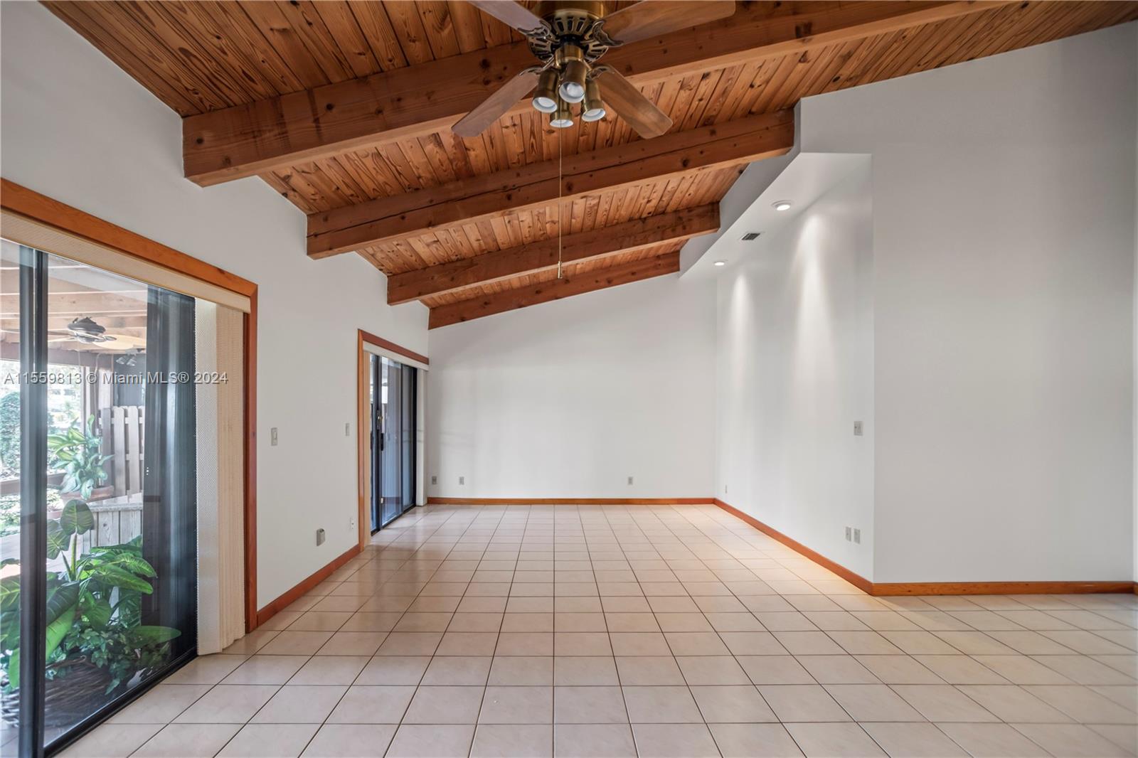 419 Leslie Dr 419, Hallandale Beach, Florida 33009, 2 Bedrooms Bedrooms, ,2 BathroomsBathrooms,Residential,For Sale,419 Leslie Dr 419,A11559813