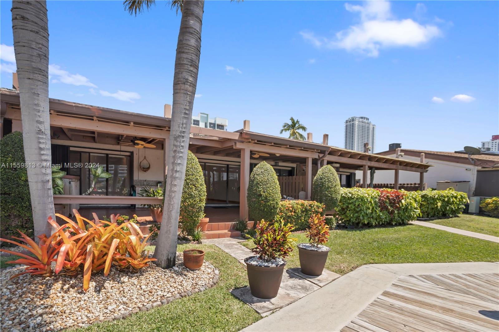 419 Leslie Dr 419, Hallandale Beach, Florida 33009, 2 Bedrooms Bedrooms, ,2 BathroomsBathrooms,Residential,For Sale,419 Leslie Dr 419,A11559813