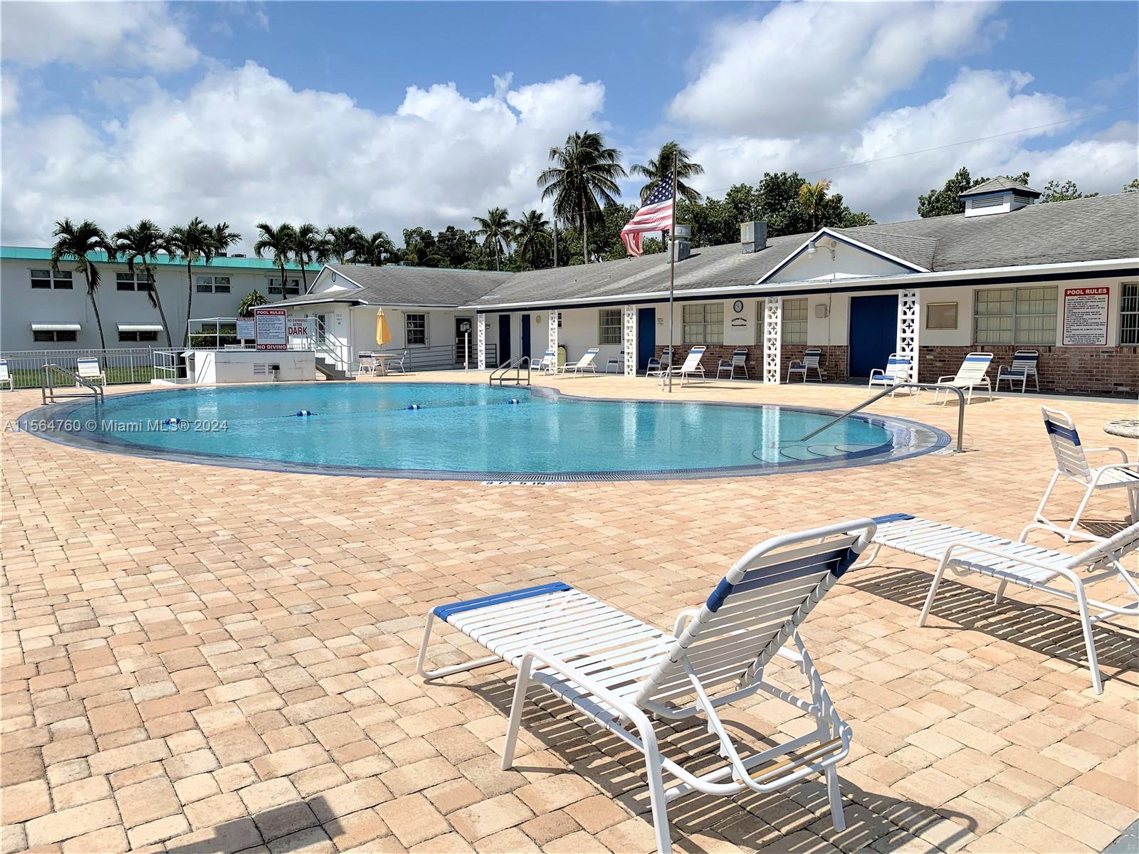 1300 N 12th Ct 3B, Hollywood, Florida 33019, 2 Bedrooms Bedrooms, ,1 BathroomBathrooms,Residential,For Sale,1300 N 12th Ct 3B,A11564760