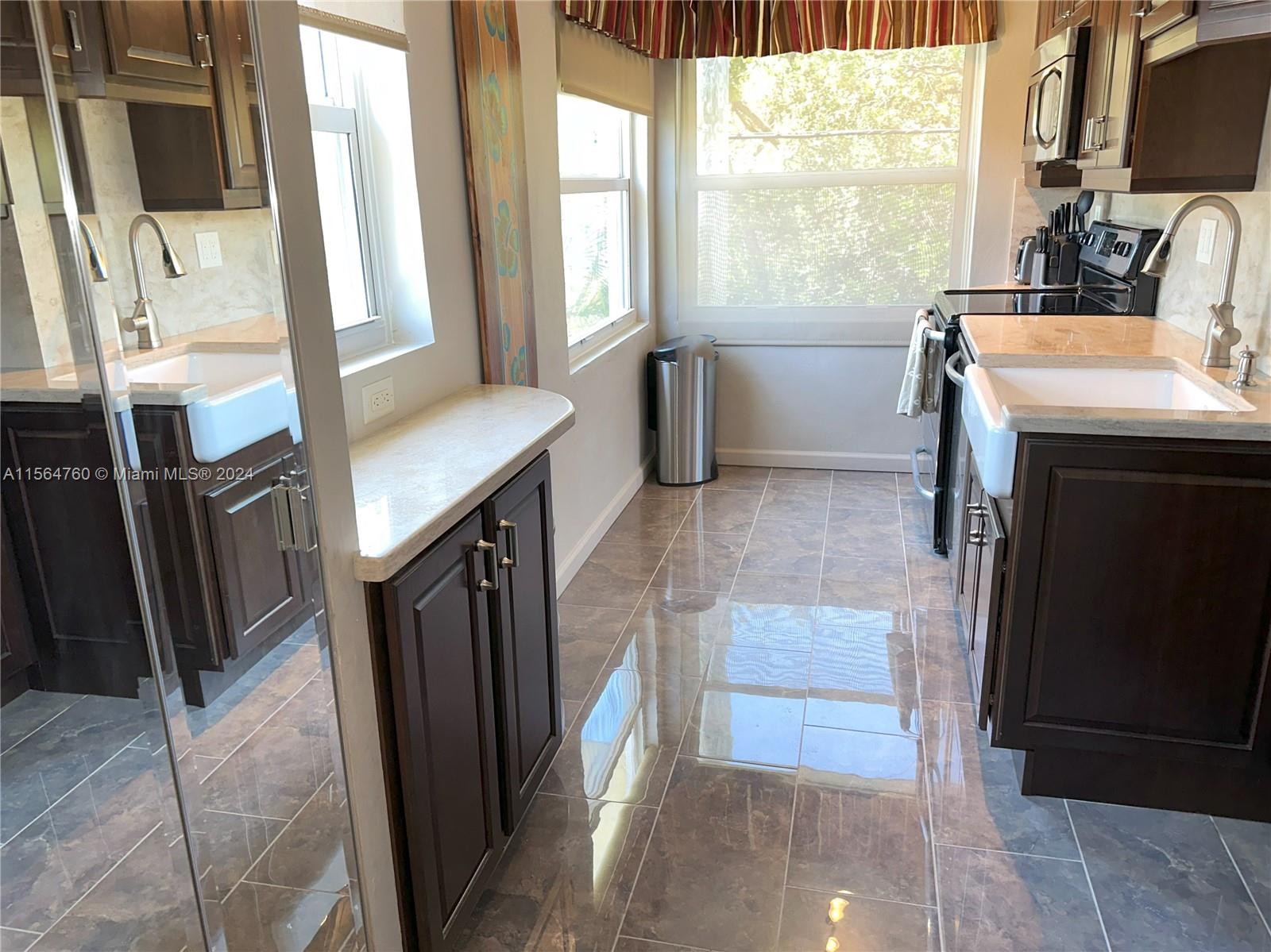 1300 N 12th Ct 3B, Hollywood, Florida 33019, 2 Bedrooms Bedrooms, ,1 BathroomBathrooms,Residential,For Sale,1300 N 12th Ct 3B,A11564760