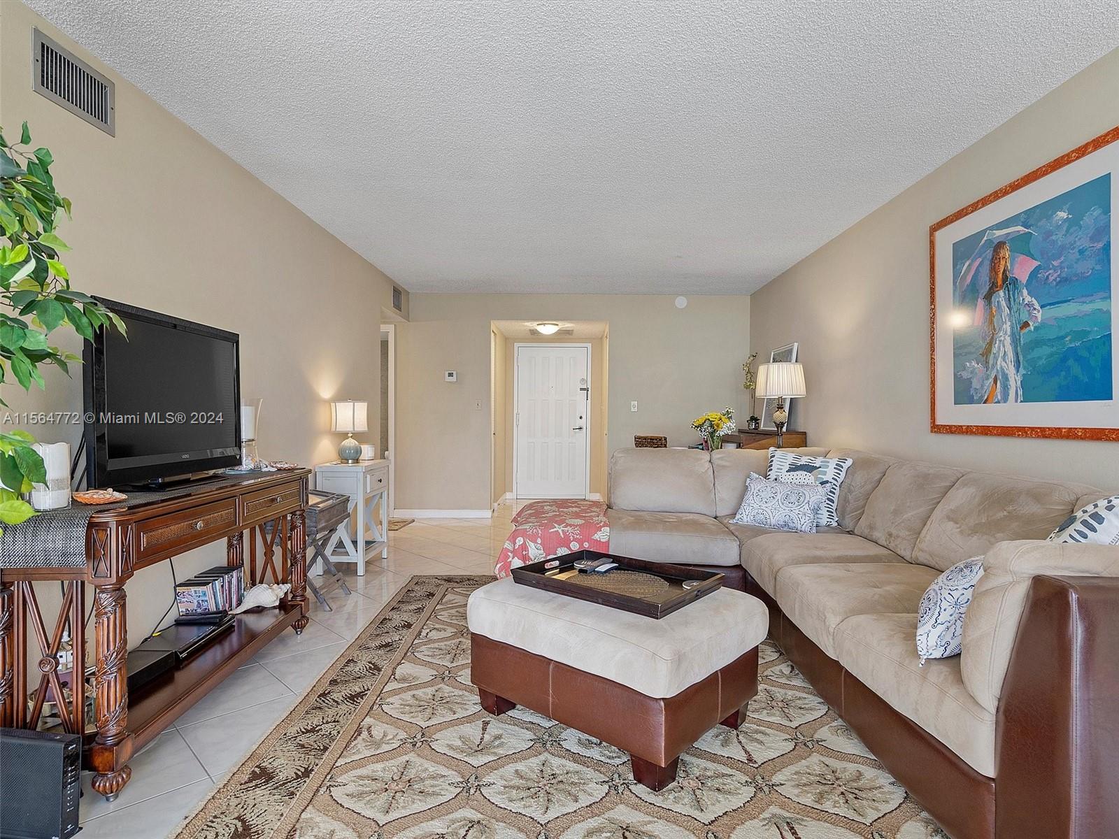 600 Parkview Dr 702, Hallandale Beach, Florida 33009, 2 Bedrooms Bedrooms, ,1 BathroomBathrooms,Residential,For Sale,600 Parkview Dr 702,A11564772