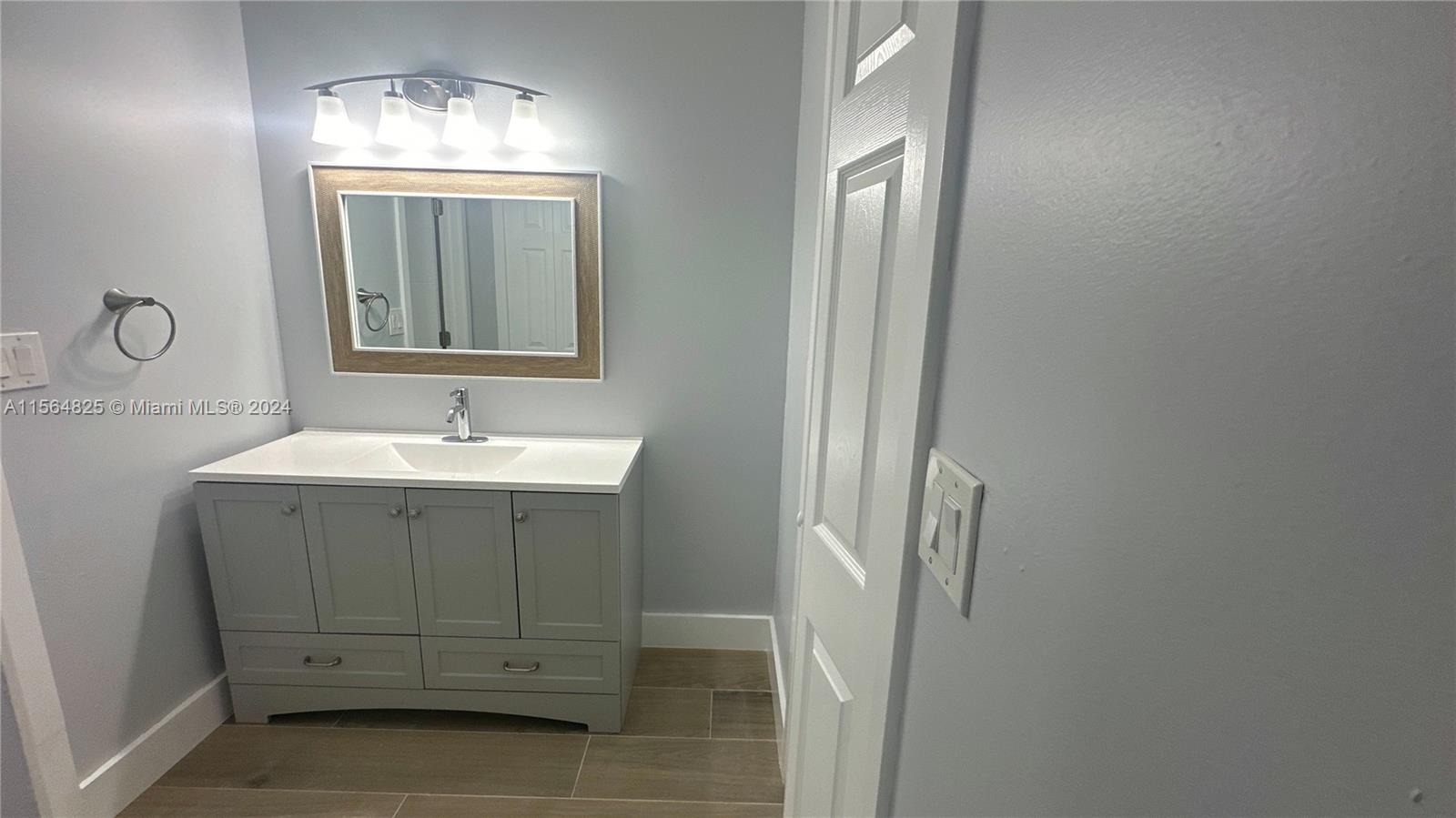 223 Lakeview Dr 204, Weston, Florida 33326, 2 Bedrooms Bedrooms, ,2 BathroomsBathrooms,Residential,For Sale,223 Lakeview Dr 204,A11564825