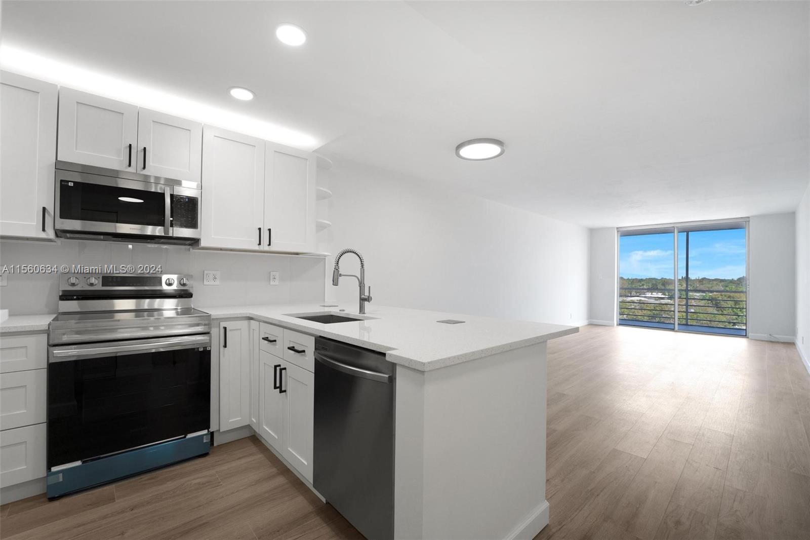 1830 Dixieanna St 604, Hollywood, Florida 33020, 1 Bedroom Bedrooms, ,1 BathroomBathrooms,Residential,For Sale,1830 Dixieanna St 604,A11560634