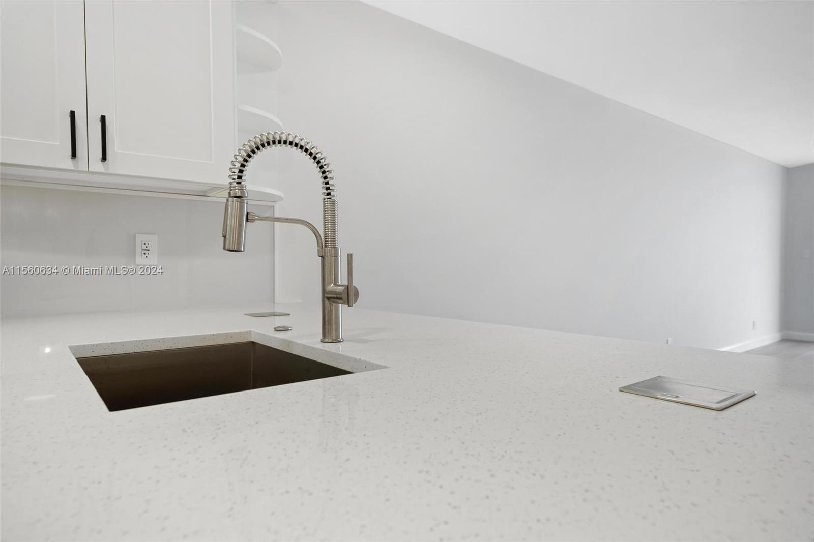 1830 Dixieanna St 604, Hollywood, Florida 33020, 1 Bedroom Bedrooms, ,1 BathroomBathrooms,Residential,For Sale,1830 Dixieanna St 604,A11560634