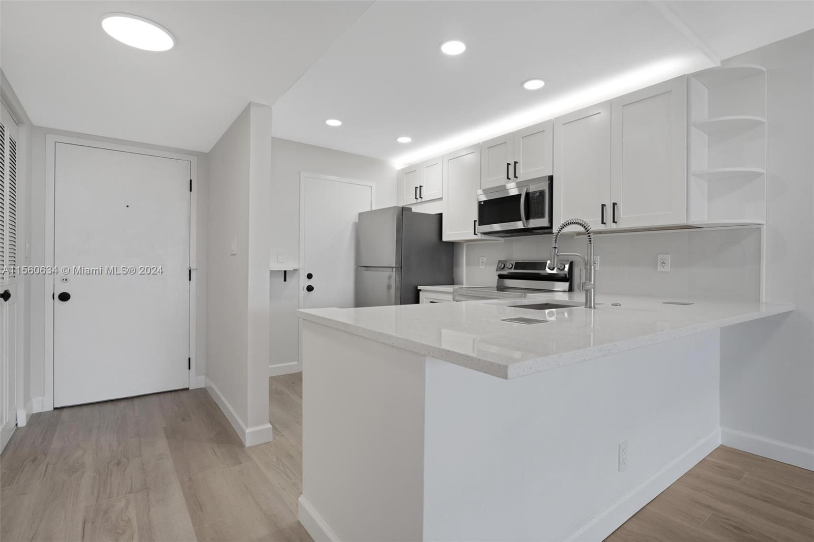 1830 Dixieanna St 604, Hollywood, Florida 33020, 1 Bedroom Bedrooms, ,1 BathroomBathrooms,Residential,For Sale,1830 Dixieanna St 604,A11560634