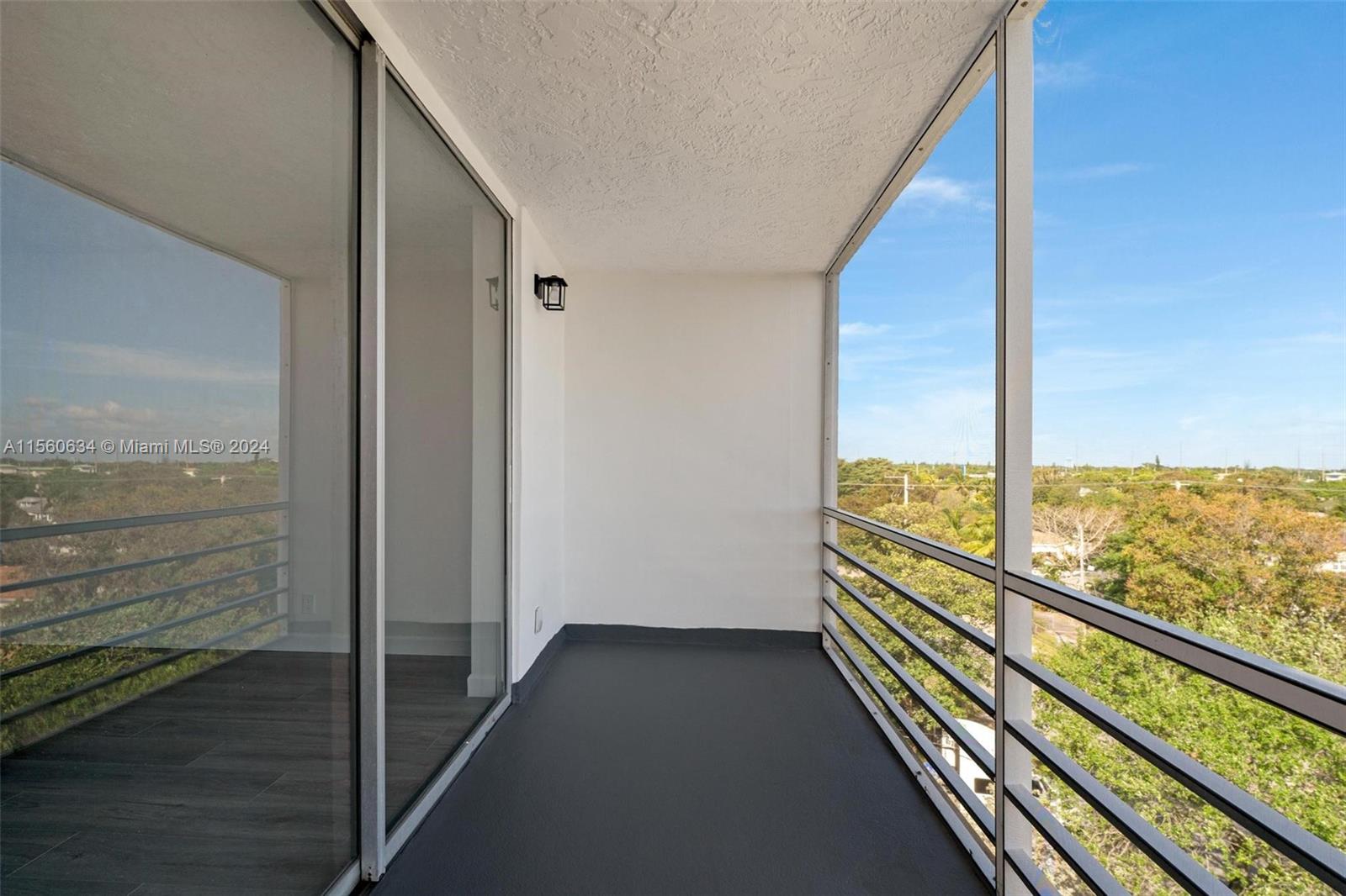 1830 Dixieanna St 604, Hollywood, Florida 33020, 1 Bedroom Bedrooms, ,1 BathroomBathrooms,Residential,For Sale,1830 Dixieanna St 604,A11560634