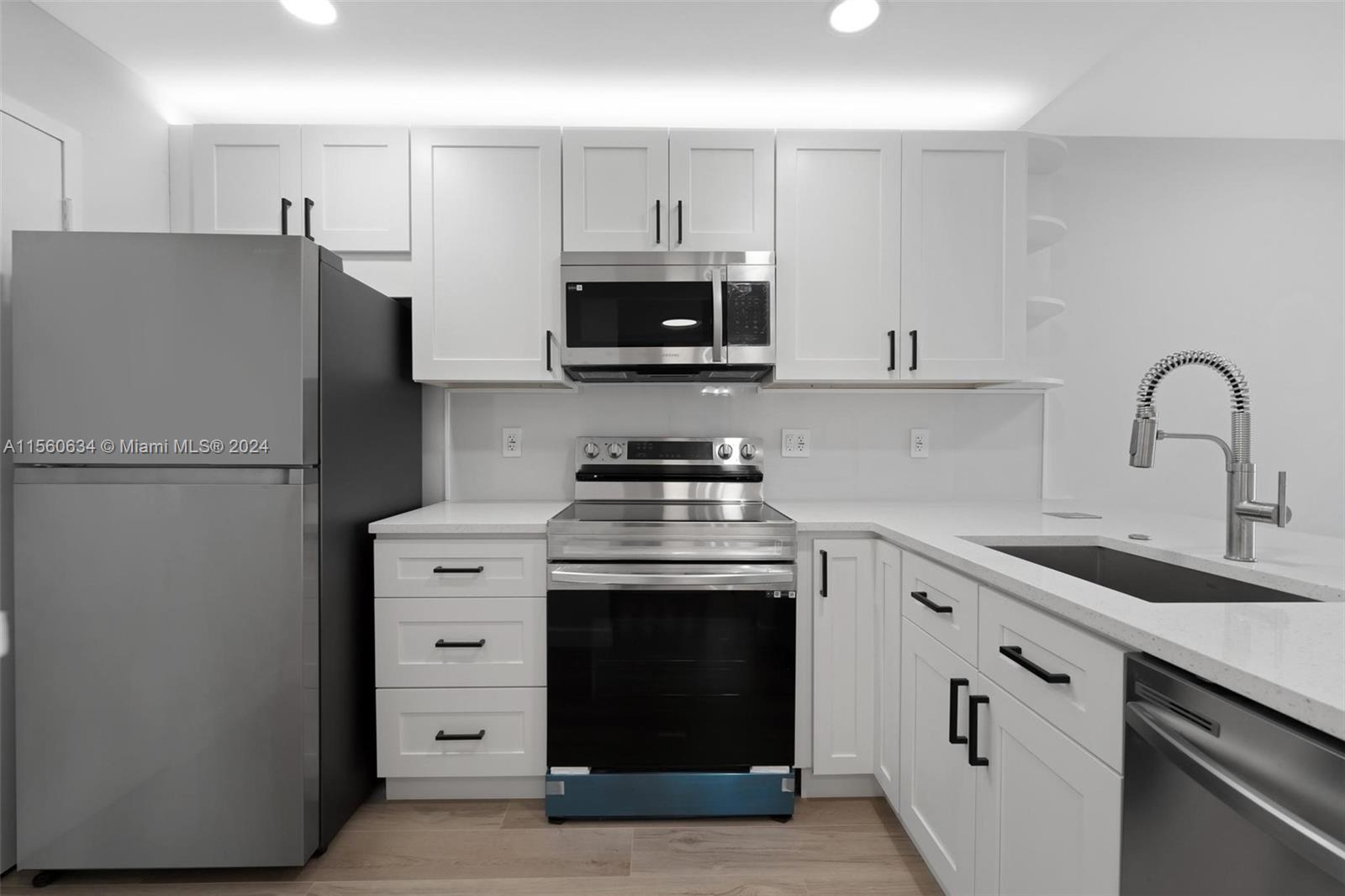 1830 Dixieanna St 604, Hollywood, Florida 33020, 1 Bedroom Bedrooms, ,1 BathroomBathrooms,Residential,For Sale,1830 Dixieanna St 604,A11560634