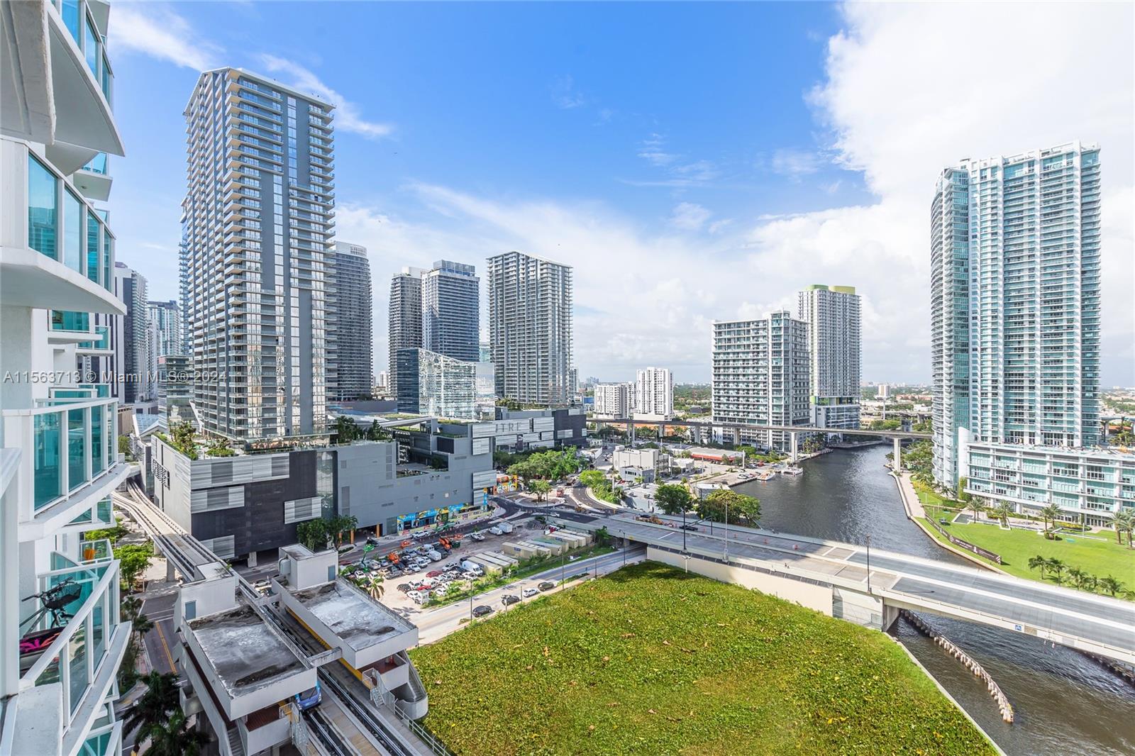 31 SE 5th St 3914, Miami, Florida 33131, 2 Bedrooms Bedrooms, ,2 BathroomsBathrooms,Residentiallease,For Rent,31 SE 5th St 3914,A11563713