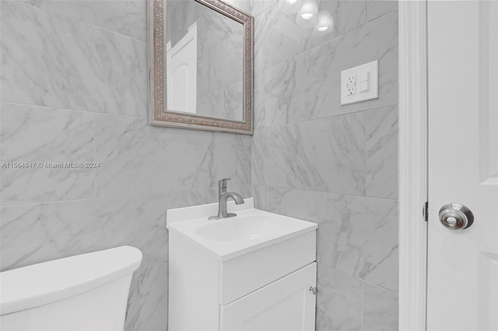 369 Phippen Waiters Rd 2, Dania Beach, Florida 33004, 2 Bedrooms Bedrooms, ,1 BathroomBathrooms,Residentiallease,For Rent,369 Phippen Waiters Rd 2,A11564847