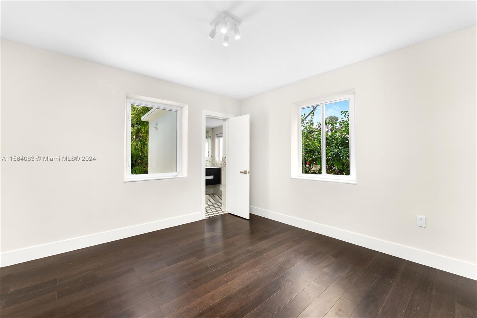 427 W 43rd St, Miami Beach, Florida 33140, 4 Bedrooms Bedrooms, ,3 BathroomsBathrooms,Residential,For Sale,427 W 43rd St,A11564063