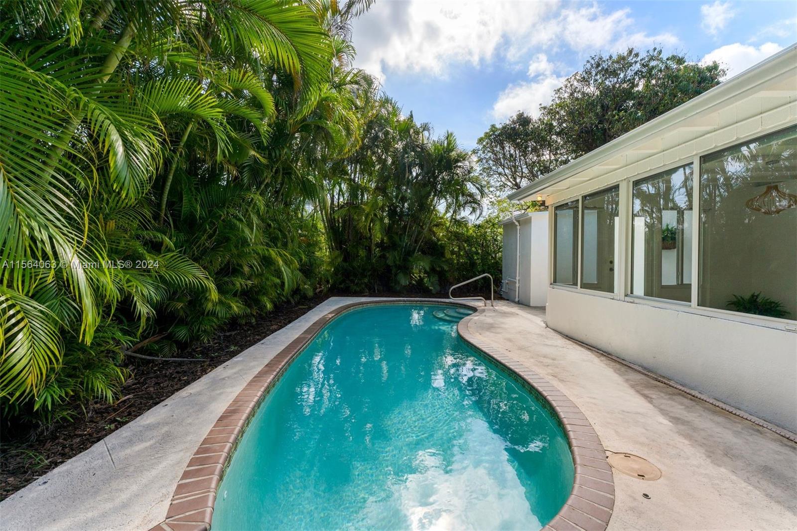 427 W 43rd St, Miami Beach, Florida 33140, 4 Bedrooms Bedrooms, ,3 BathroomsBathrooms,Residential,For Sale,427 W 43rd St,A11564063