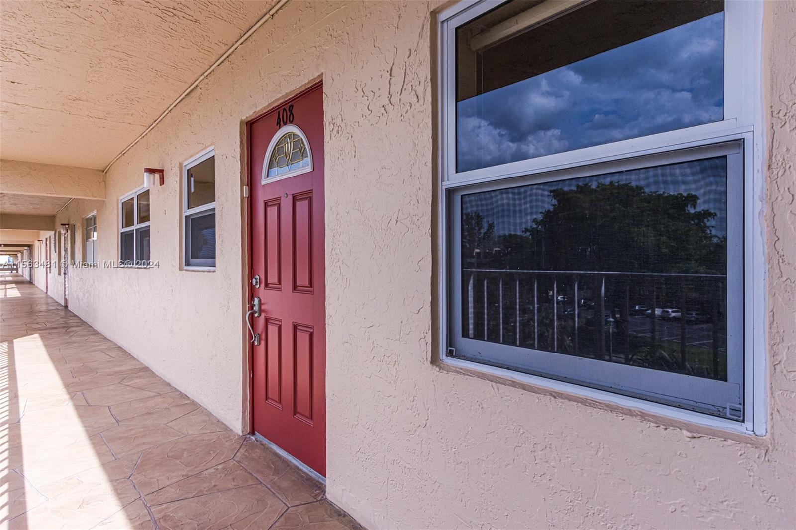 1040 Country Club Dr 408, Margate, Florida 33063, 2 Bedrooms Bedrooms, ,2 BathroomsBathrooms,Residentiallease,For Rent,1040 Country Club Dr 408,A11563481