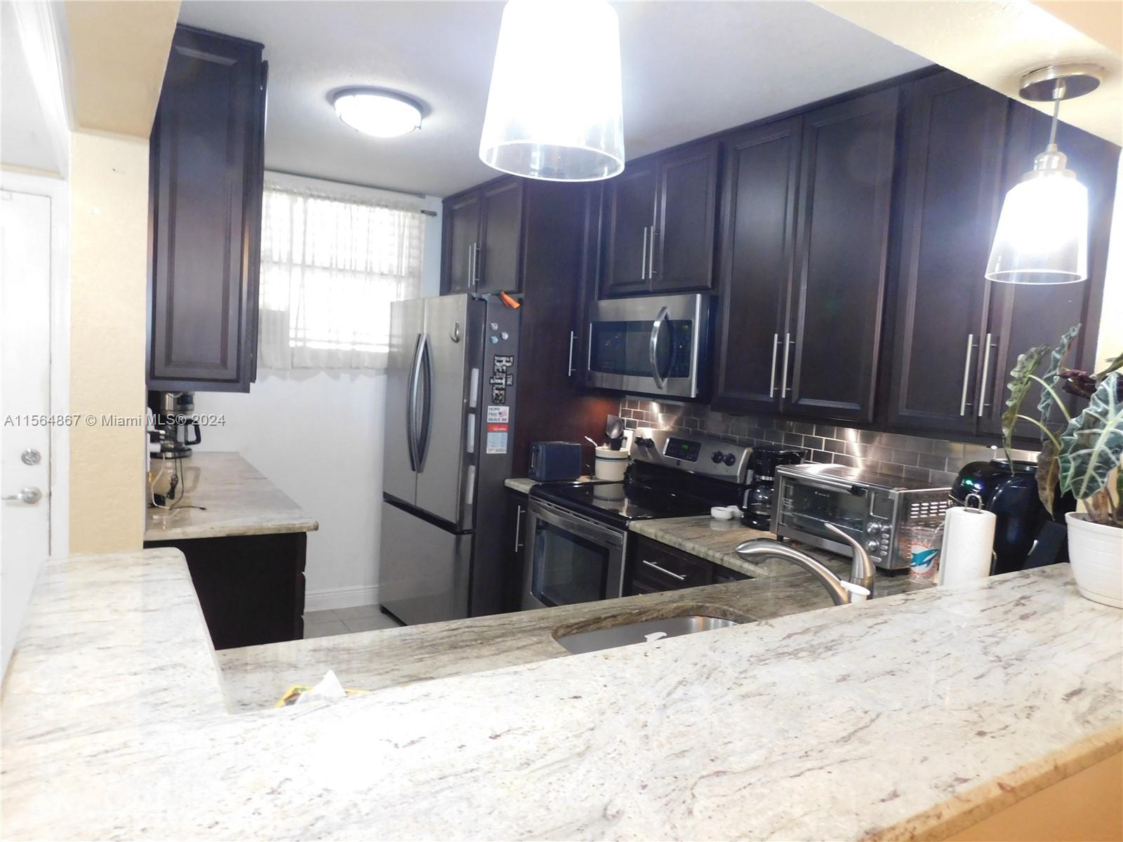 112 Lake Emerald Dr 106, Oakland Park, Florida 33309, 2 Bedrooms Bedrooms, ,2 BathroomsBathrooms,Residentiallease,For Rent,112 Lake Emerald Dr 106,A11564867