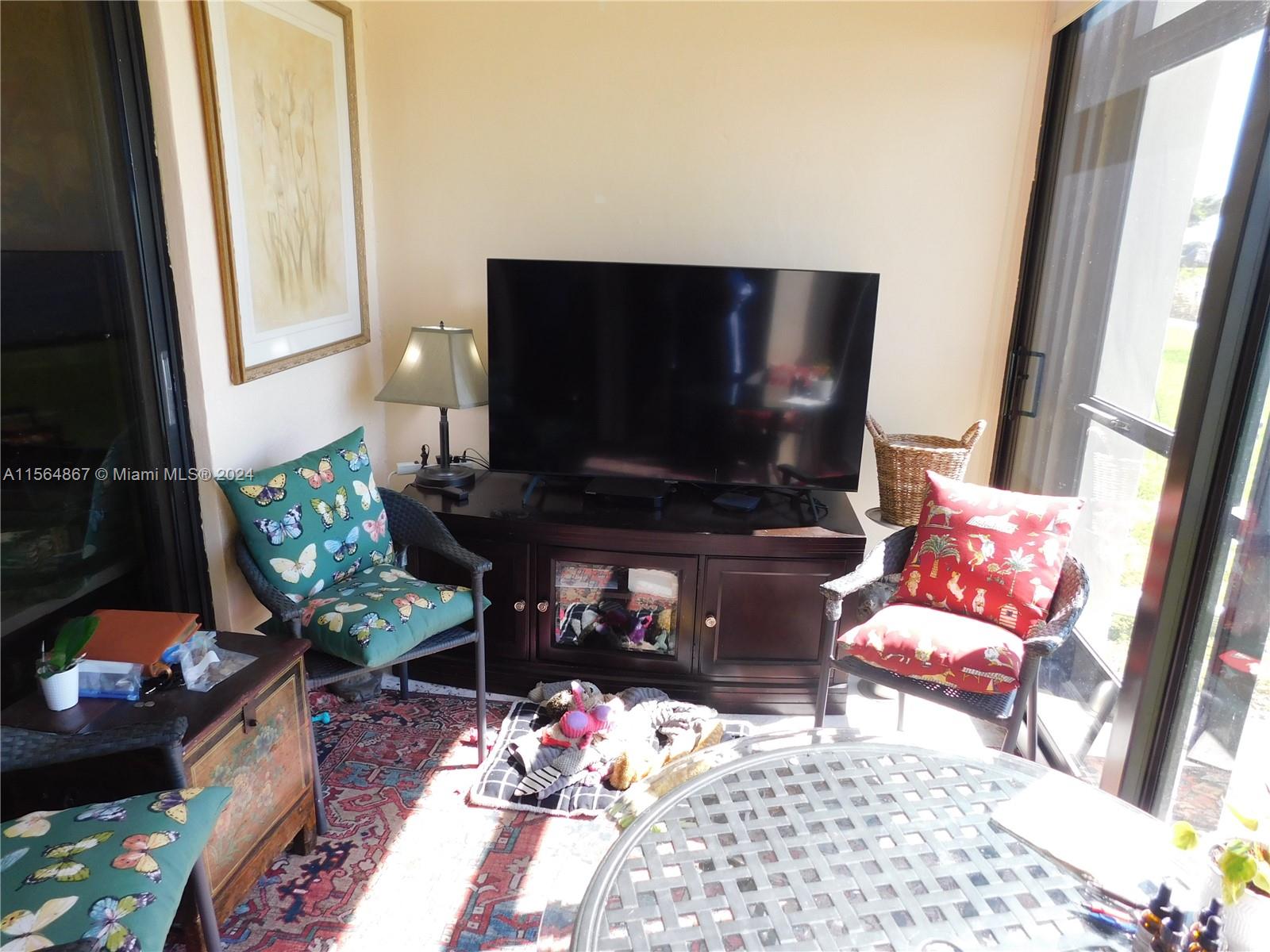 112 Lake Emerald Dr 106, Oakland Park, Florida 33309, 2 Bedrooms Bedrooms, ,2 BathroomsBathrooms,Residentiallease,For Rent,112 Lake Emerald Dr 106,A11564867