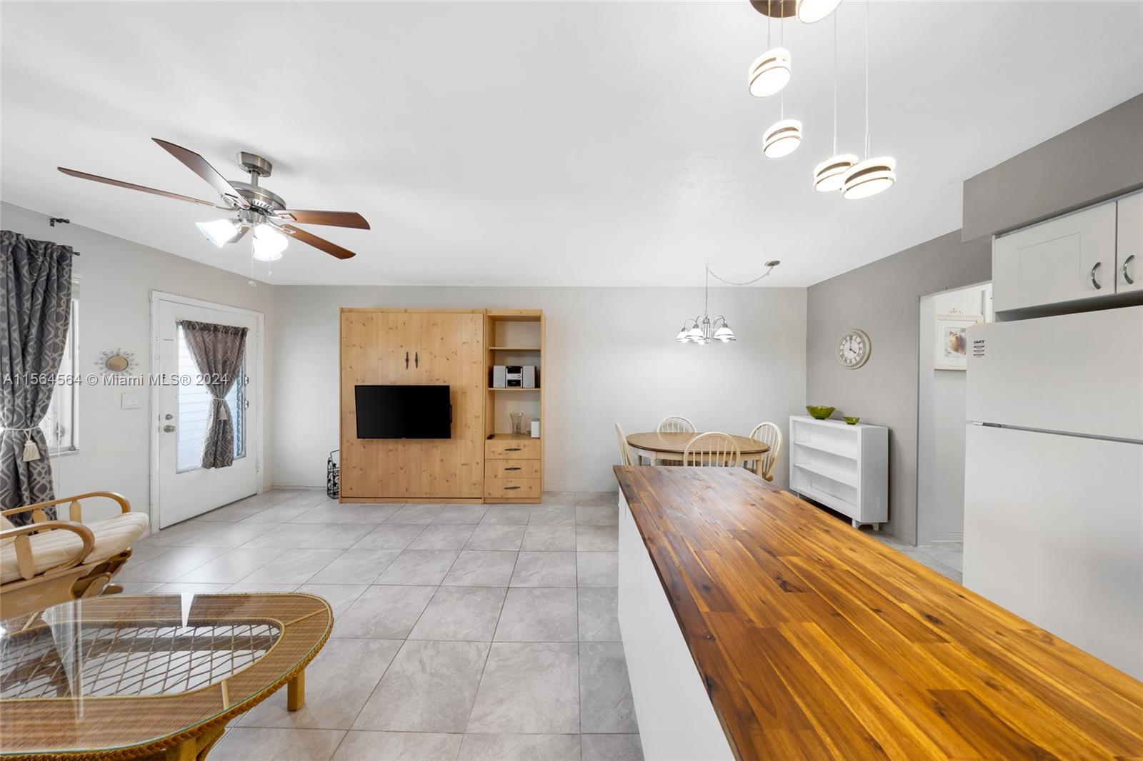 1030 SW 11th St 14M, Hallandale Beach, Florida 33009, 1 Bedroom Bedrooms, ,1 BathroomBathrooms,Residential,For Sale,1030 SW 11th St 14M,A11564564