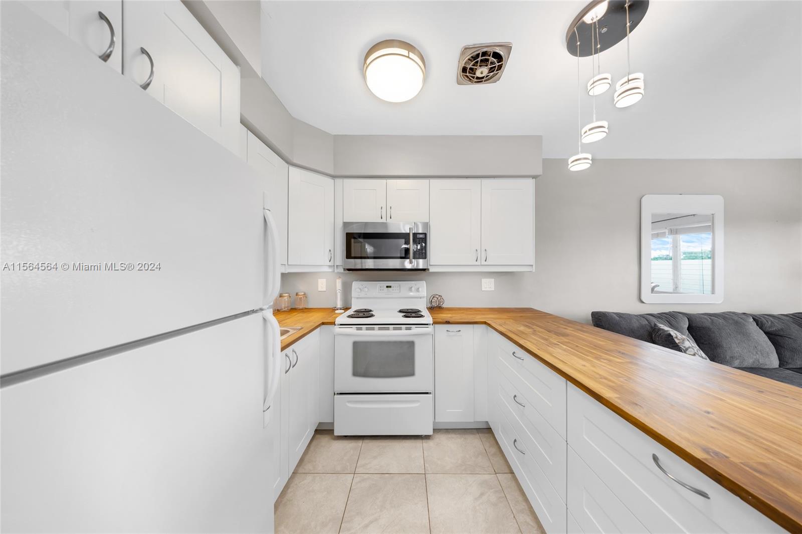 1030 SW 11th St 14M, Hallandale Beach, Florida 33009, 1 Bedroom Bedrooms, ,1 BathroomBathrooms,Residential,For Sale,1030 SW 11th St 14M,A11564564