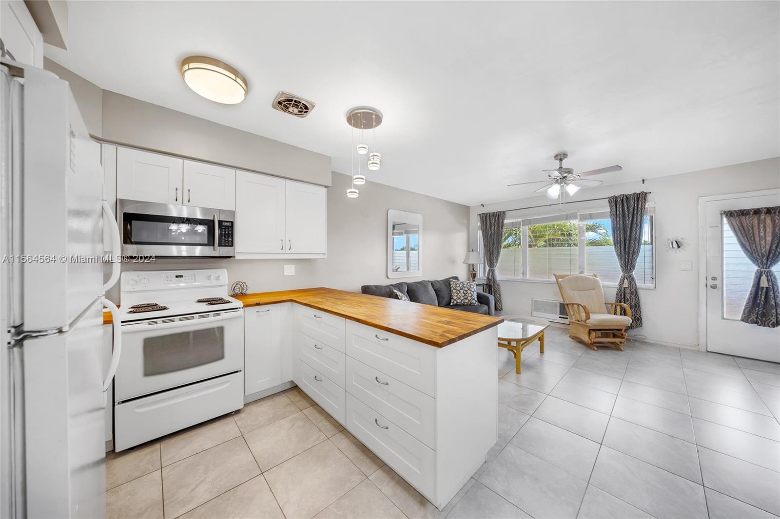 1030 SW 11th St 14M, Hallandale Beach, Florida 33009, 1 Bedroom Bedrooms, ,1 BathroomBathrooms,Residential,For Sale,1030 SW 11th St 14M,A11564564