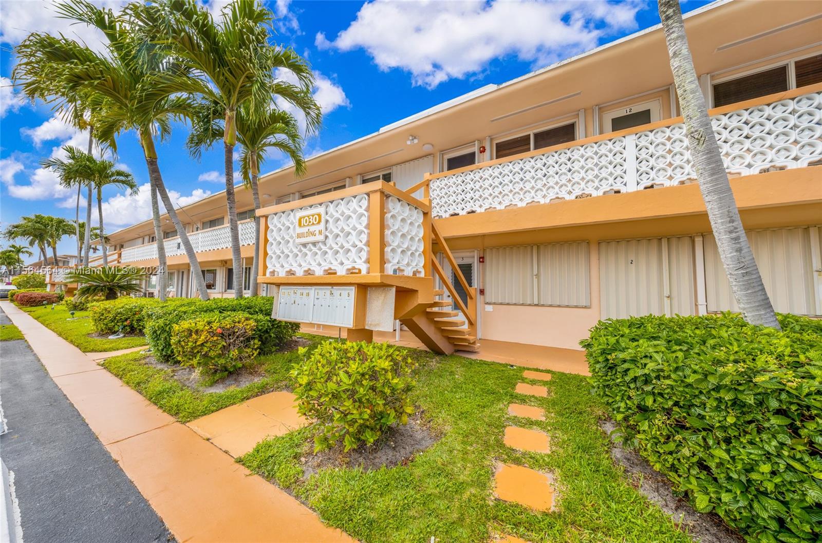 1030 SW 11th St 14M, Hallandale Beach, Florida 33009, 1 Bedroom Bedrooms, ,1 BathroomBathrooms,Residential,For Sale,1030 SW 11th St 14M,A11564564