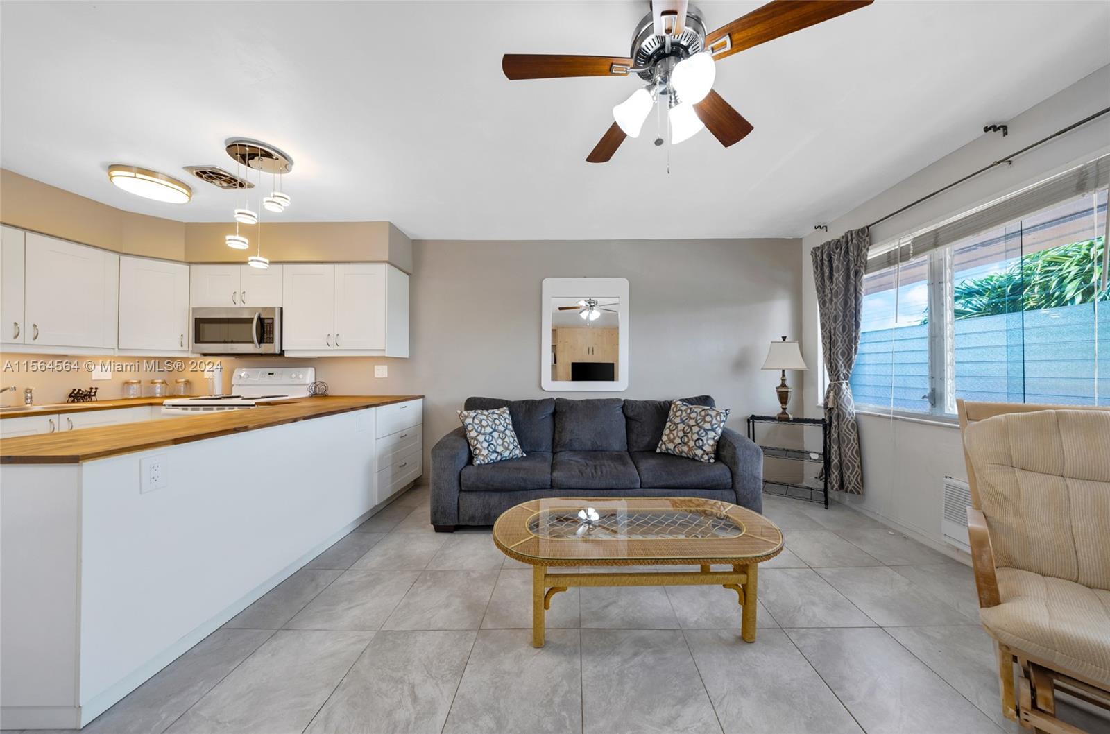 1030 SW 11th St 14M, Hallandale Beach, Florida 33009, 1 Bedroom Bedrooms, ,1 BathroomBathrooms,Residential,For Sale,1030 SW 11th St 14M,A11564564