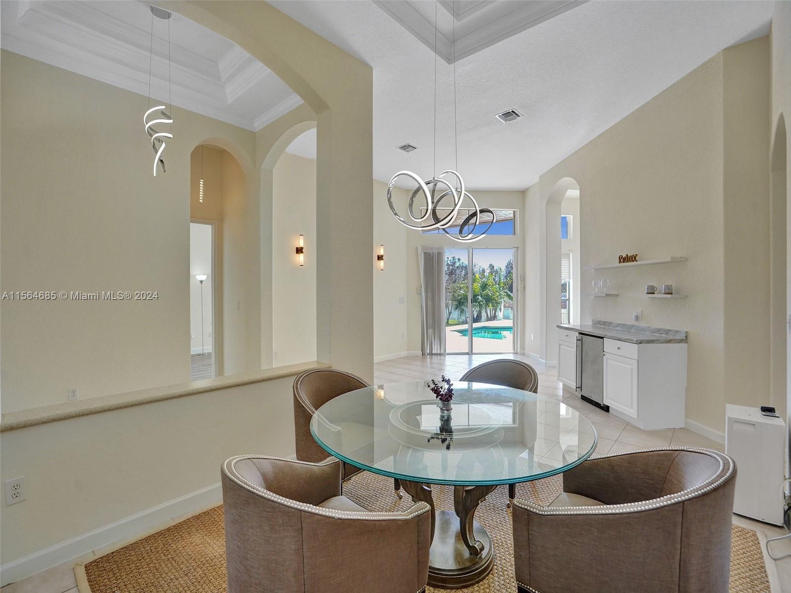 Dining area to the right of the formal entry