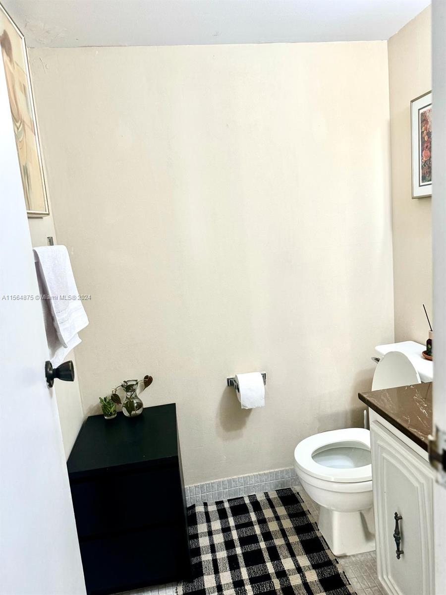 800 Parkview Dr 625, Hallandale Beach, Florida 33009, 2 Bedrooms Bedrooms, ,1 BathroomBathrooms,Residential,For Sale,800 Parkview Dr 625,A11564875