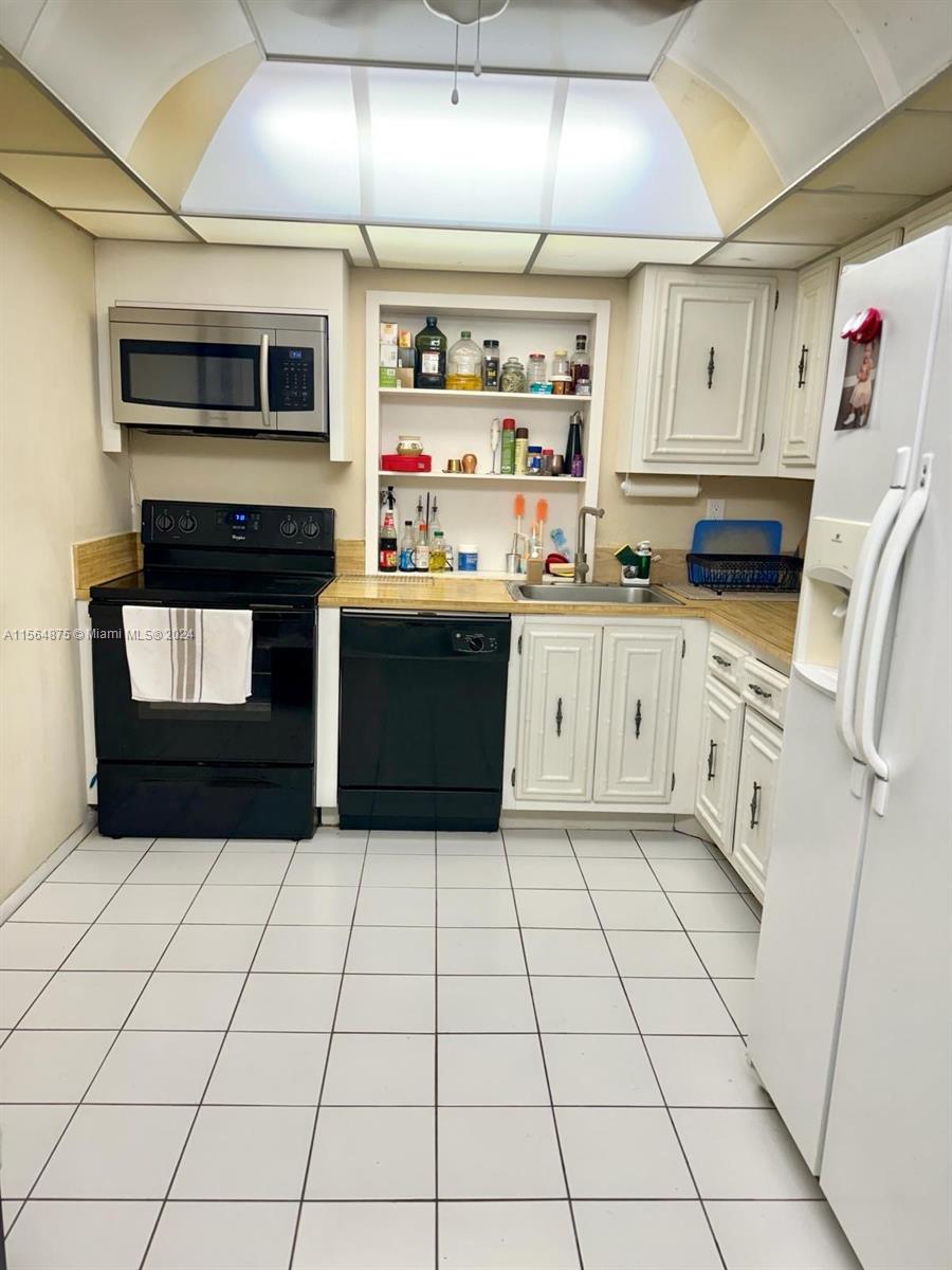 800 Parkview Dr 625, Hallandale Beach, Florida 33009, 2 Bedrooms Bedrooms, ,1 BathroomBathrooms,Residential,For Sale,800 Parkview Dr 625,A11564875