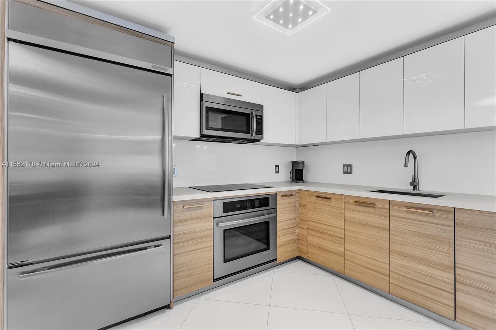 Miami, Florida 33131, 2 Bedrooms Bedrooms, ,2 BathroomsBathrooms,Residential,For Sale,A11562178