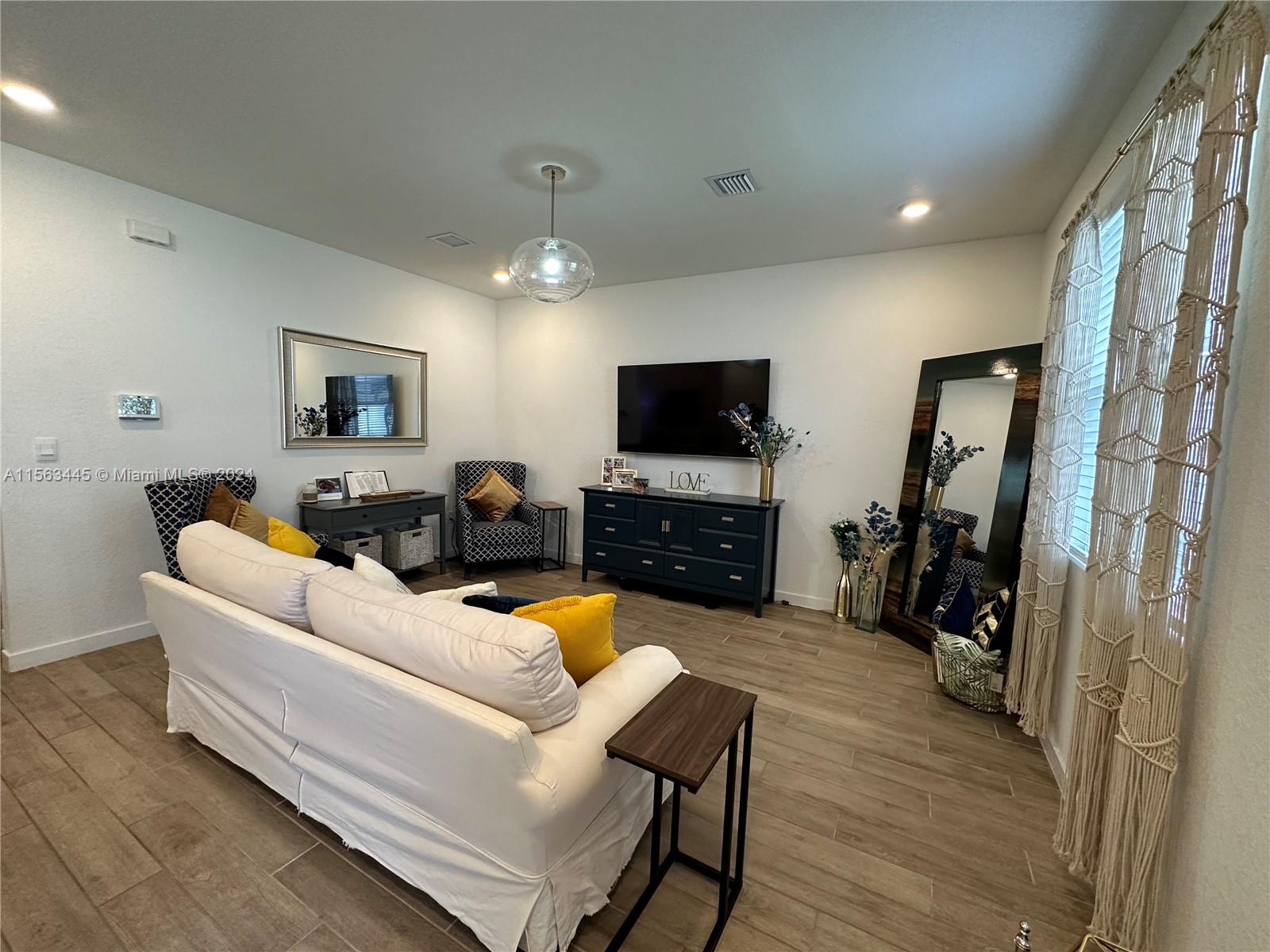 829 SE 17th St 0, Homestead, Florida 33034, 3 Bedrooms Bedrooms, ,2 BathroomsBathrooms,Residentiallease,For Rent,829 SE 17th St 0,A11563445