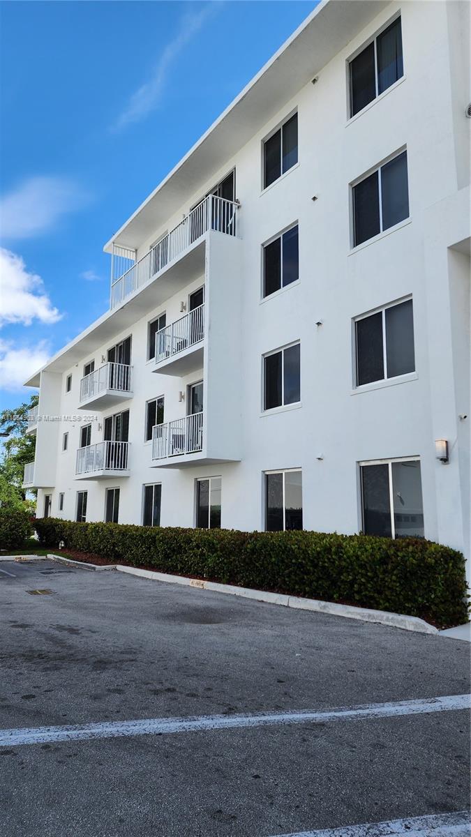 2651 NE 212th Ter 306, Miami, Florida 33180, 2 Bedrooms Bedrooms, ,2 BathroomsBathrooms,Residentiallease,For Rent,2651 NE 212th Ter 306,A11564953