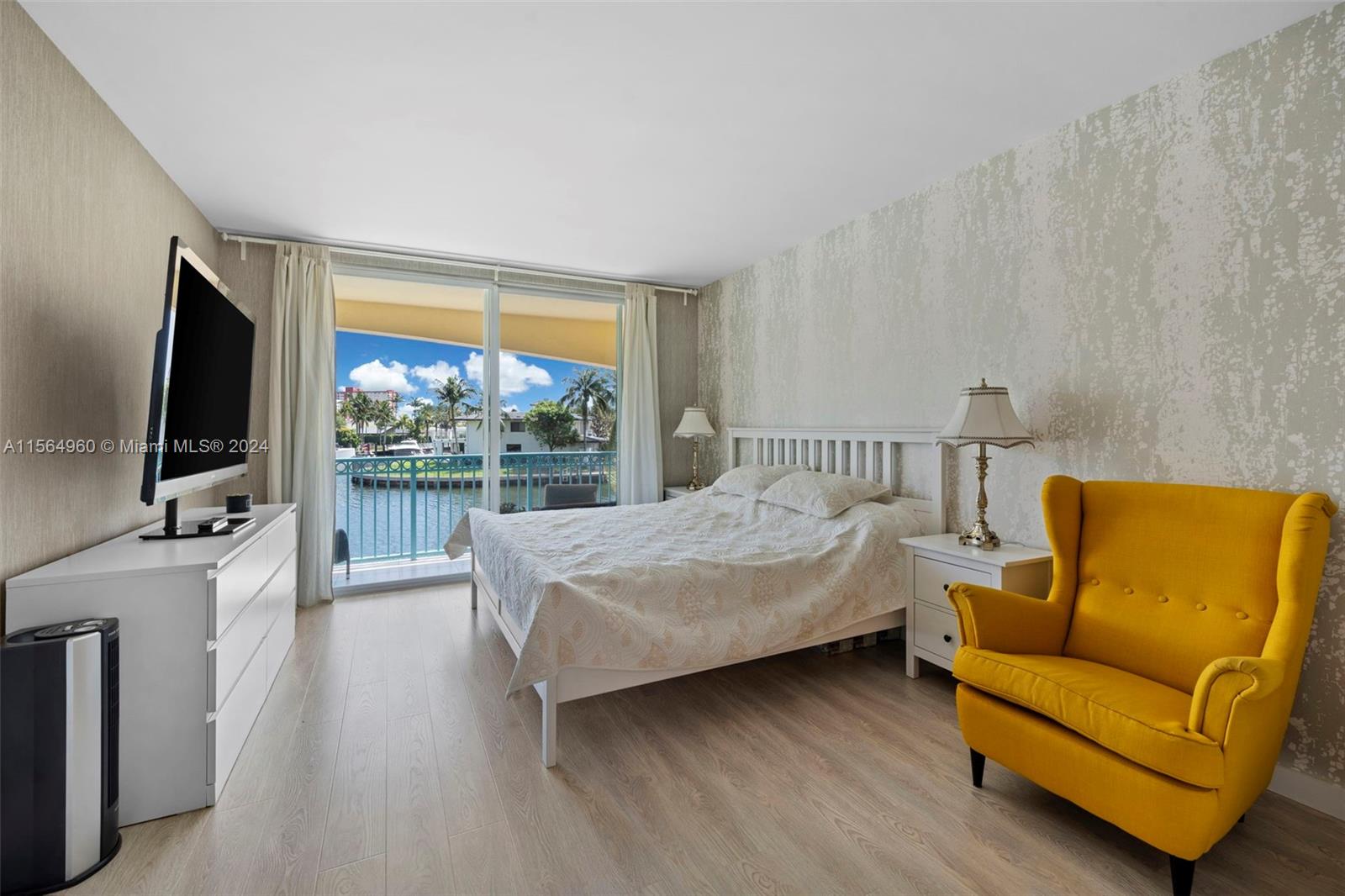 201 Golden Isles Dr 204, Hallandale Beach, Florida 33009, 2 Bedrooms Bedrooms, ,2 BathroomsBathrooms,Residential,For Sale,201 Golden Isles Dr 204,A11564960