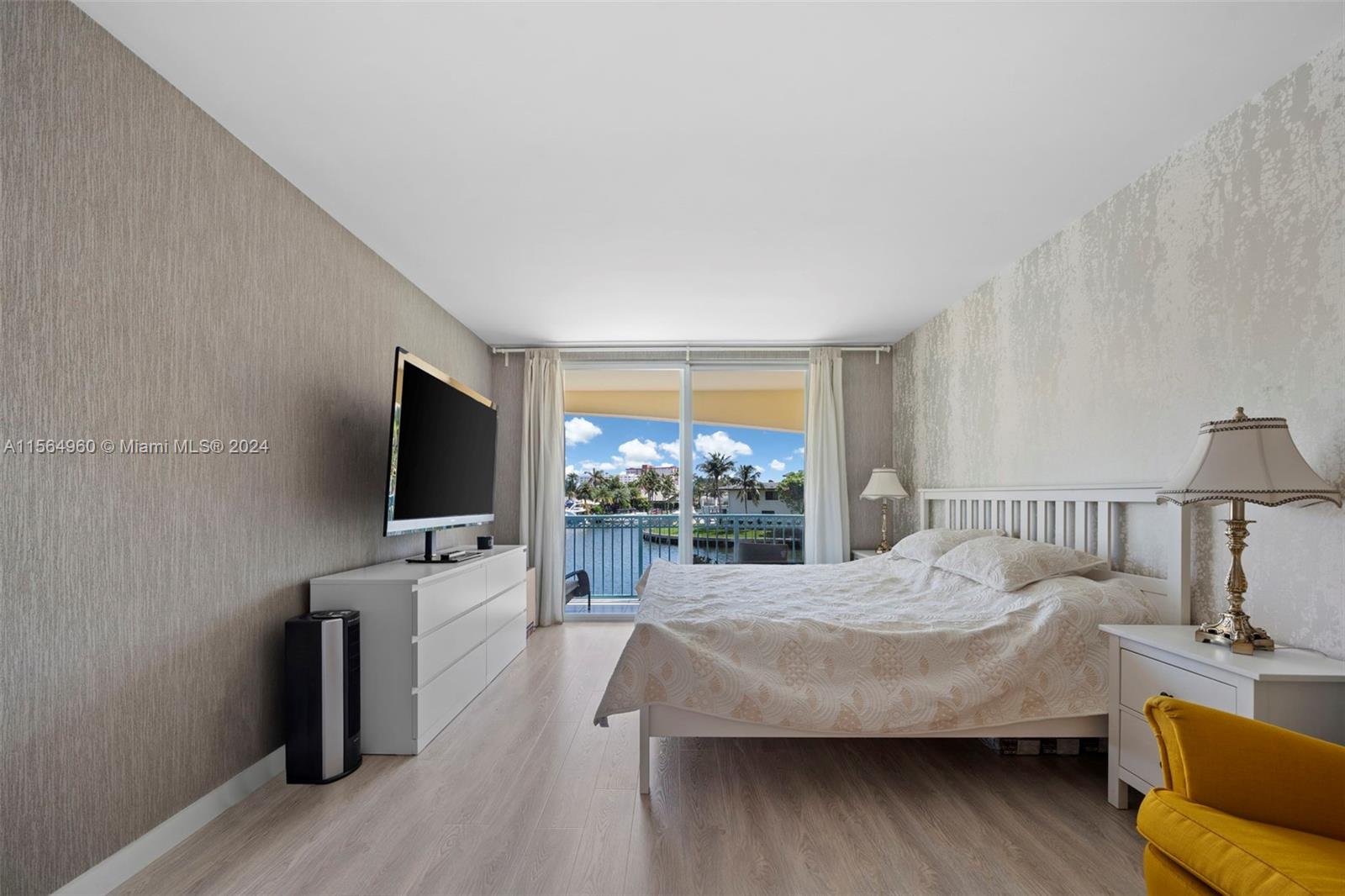 201 Golden Isles Dr 204, Hallandale Beach, Florida 33009, 2 Bedrooms Bedrooms, ,2 BathroomsBathrooms,Residential,For Sale,201 Golden Isles Dr 204,A11564960