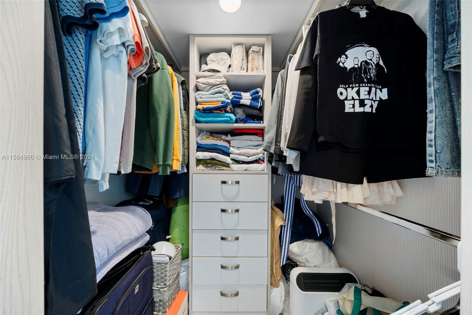 201 Golden Isles Dr 204, Hallandale Beach, Florida 33009, 2 Bedrooms Bedrooms, ,2 BathroomsBathrooms,Residential,For Sale,201 Golden Isles Dr 204,A11564960