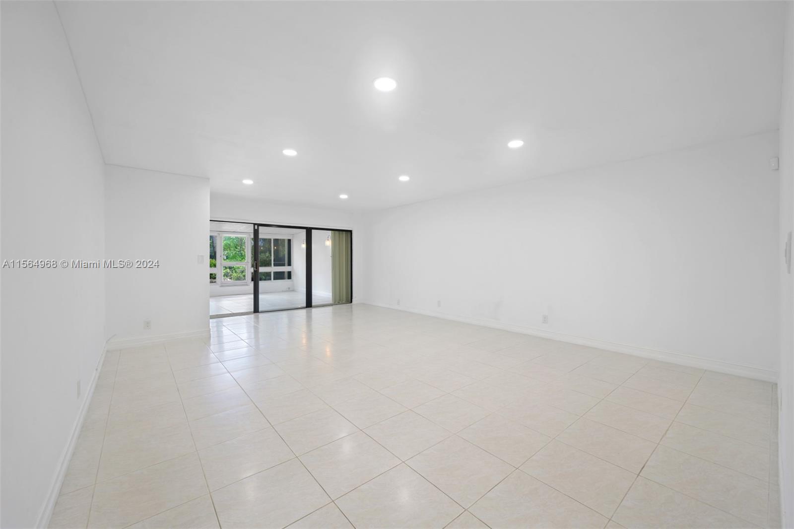 20440 NE 34th Ct 14, Aventura, Florida 33180, 1 Bedroom Bedrooms, ,2 BathroomsBathrooms,Residentiallease,For Rent,20440 NE 34th Ct 14,A11564968