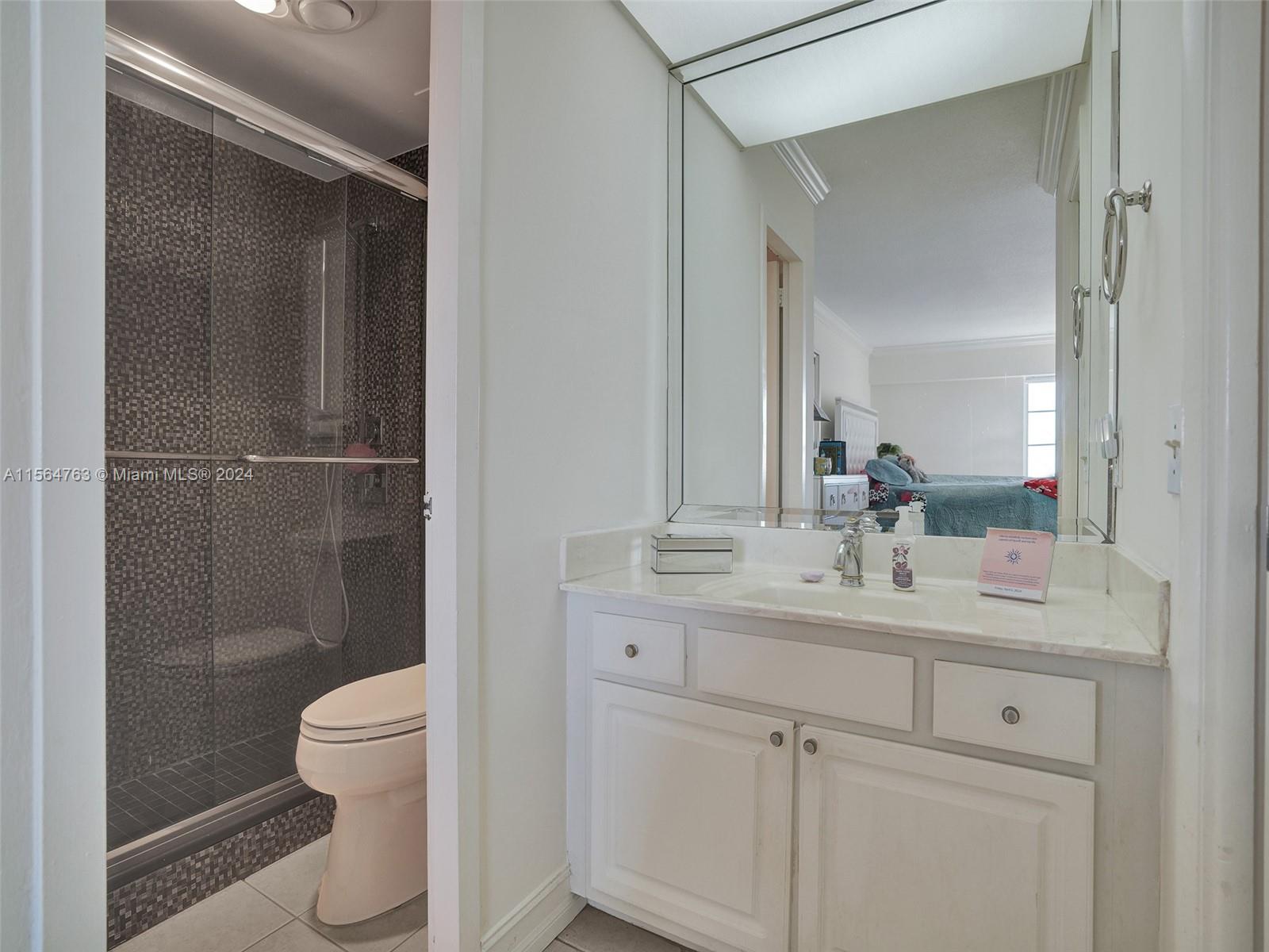 5100 Dupont Blvd 10J, Fort Lauderdale, Florida 33308, 1 Bedroom Bedrooms, ,1 BathroomBathrooms,Residential,For Sale,5100 Dupont Blvd 10J,A11564763