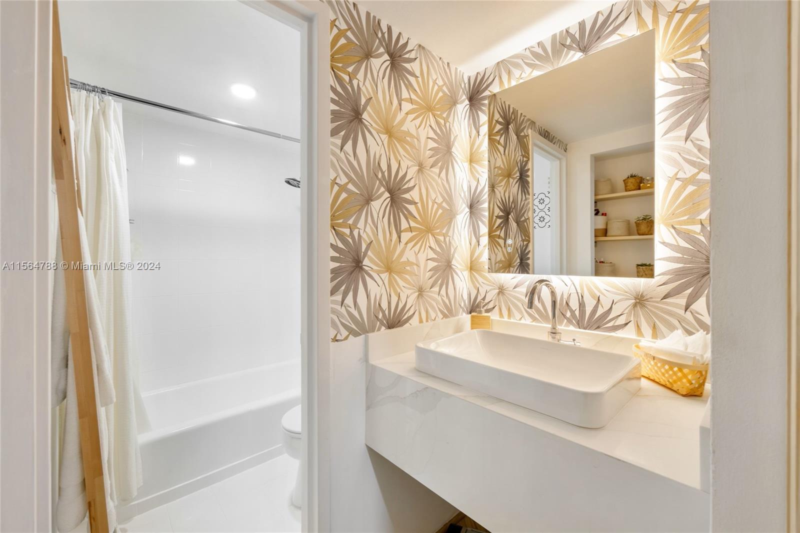 2899 Collins Ave 1638, Miami Beach, Florida 33140, 1 Bedroom Bedrooms, ,1 BathroomBathrooms,Residential,For Sale,2899 Collins Ave 1638,A11564788