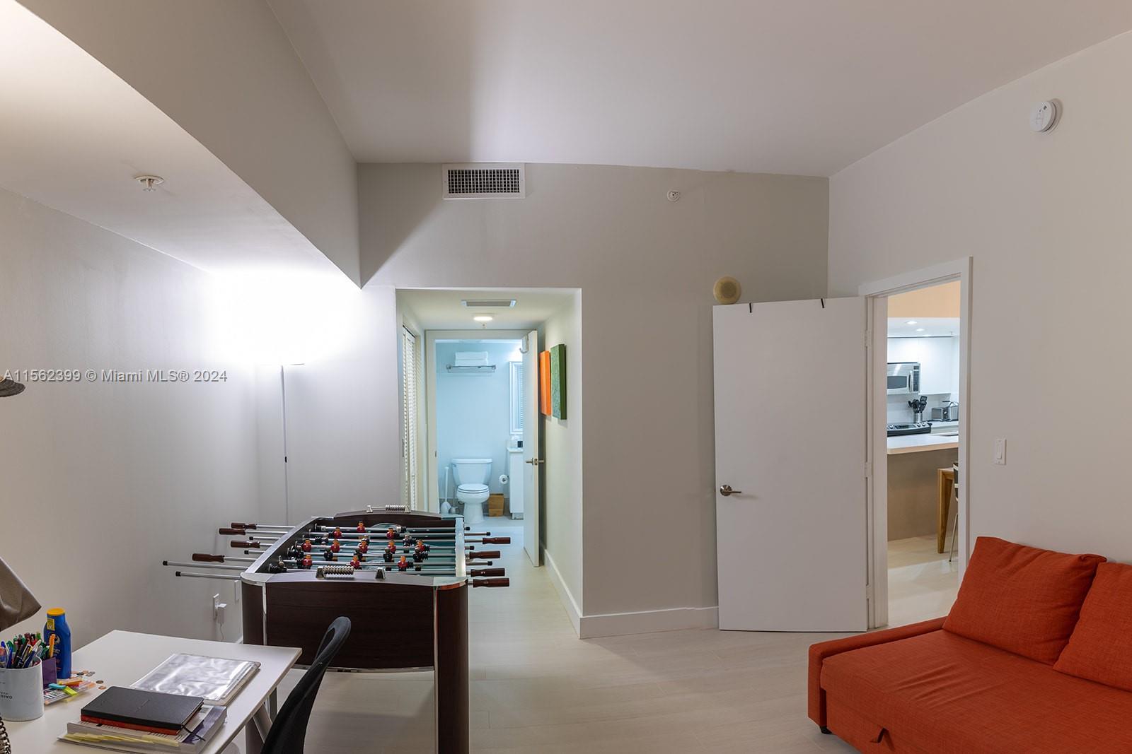 1800 N Bayshore Dr 809, Miami, Florida 33132, 2 Bedrooms Bedrooms, ,2 BathroomsBathrooms,Residential,For Sale,1800 N Bayshore Dr 809,A11562399