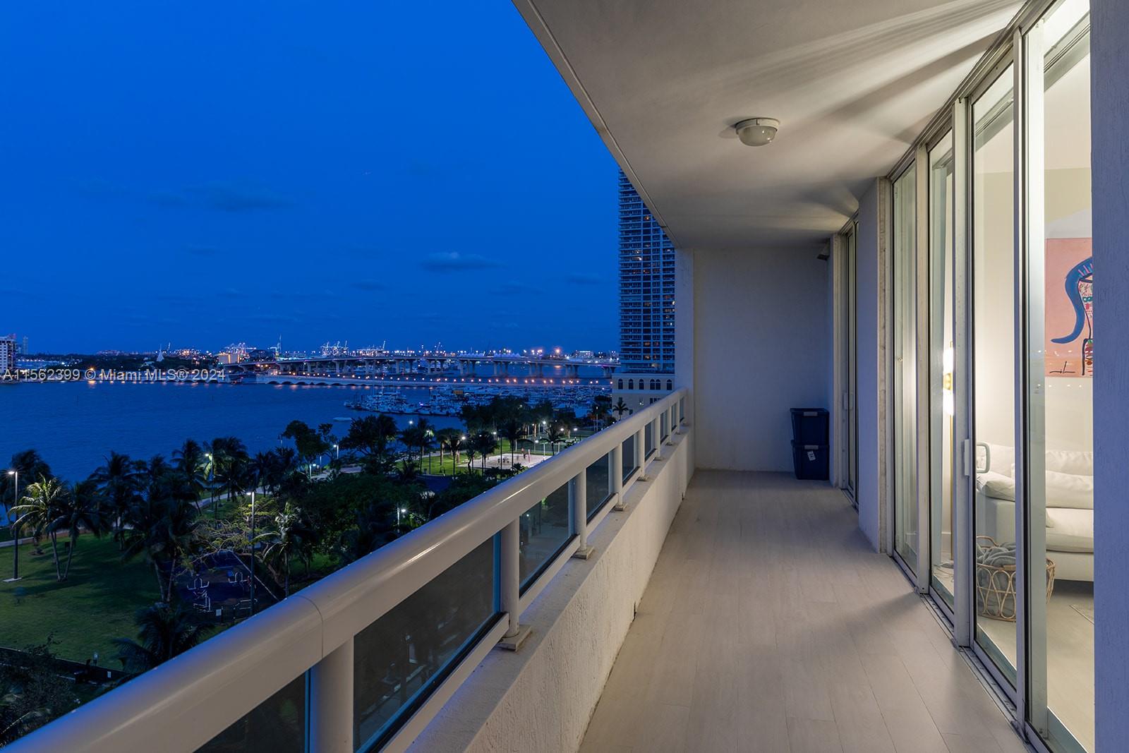 1800 N Bayshore Dr 809, Miami, Florida 33132, 2 Bedrooms Bedrooms, ,2 BathroomsBathrooms,Residential,For Sale,1800 N Bayshore Dr 809,A11562399