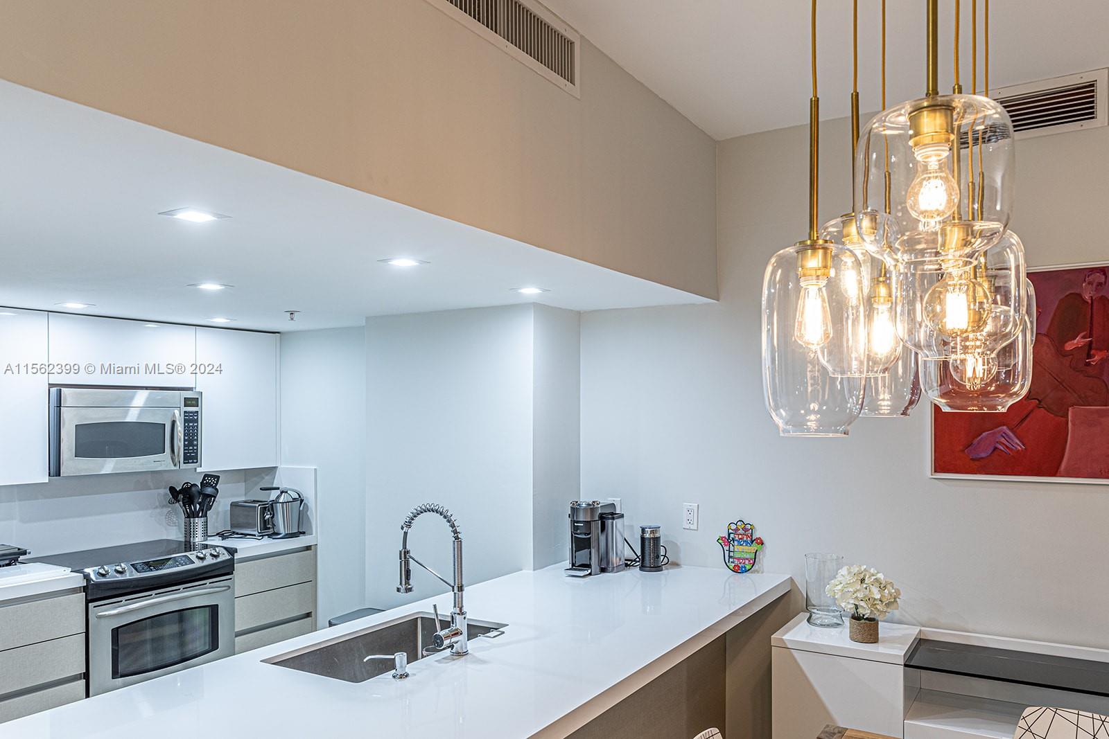 1800 N Bayshore Dr 809, Miami, Florida 33132, 2 Bedrooms Bedrooms, ,2 BathroomsBathrooms,Residential,For Sale,1800 N Bayshore Dr 809,A11562399