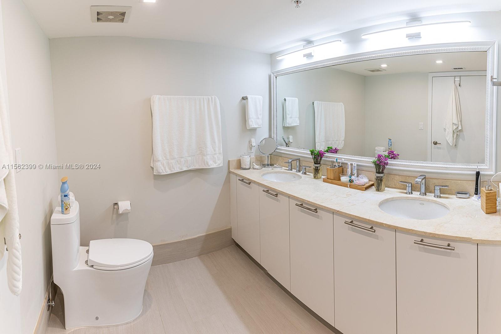 1800 N Bayshore Dr 809, Miami, Florida 33132, 2 Bedrooms Bedrooms, ,2 BathroomsBathrooms,Residential,For Sale,1800 N Bayshore Dr 809,A11562399