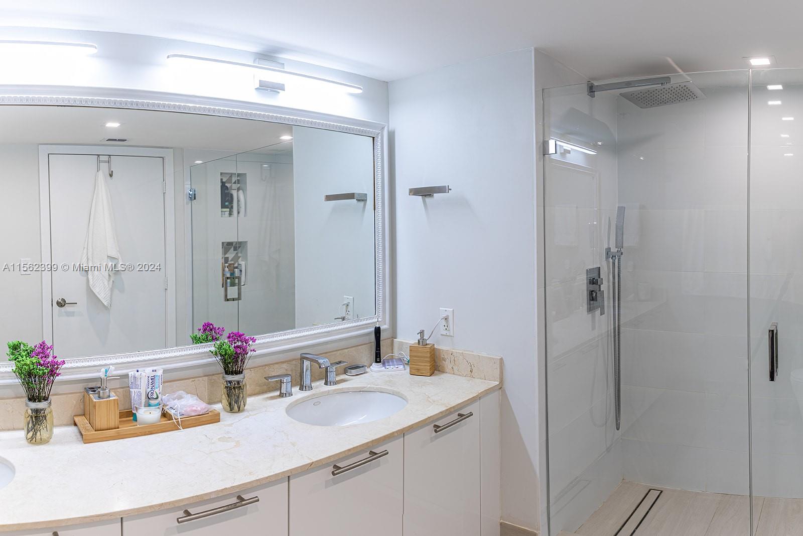 1800 N Bayshore Dr 809, Miami, Florida 33132, 2 Bedrooms Bedrooms, ,2 BathroomsBathrooms,Residential,For Sale,1800 N Bayshore Dr 809,A11562399