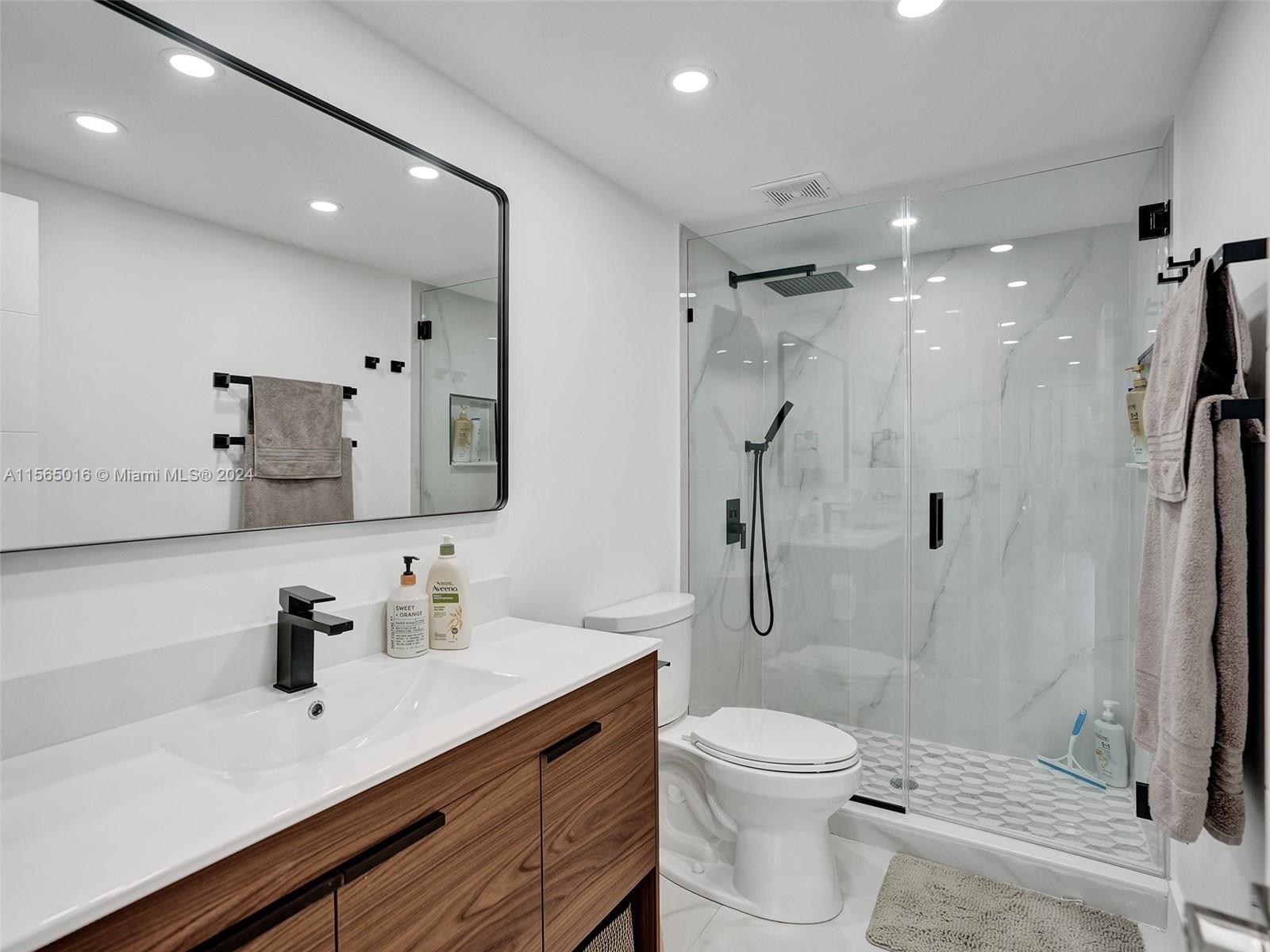 1980 S Ocean Dr 18J, Hallandale Beach, Florida 33009, 2 Bedrooms Bedrooms, ,2 BathroomsBathrooms,Residentiallease,For Rent,1980 S Ocean Dr 18J,A11565016