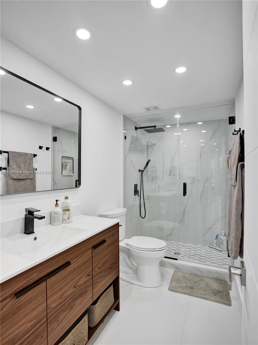 1980 S Ocean Dr 18J, Hallandale Beach, Florida 33009, 2 Bedrooms Bedrooms, ,2 BathroomsBathrooms,Residentiallease,For Rent,1980 S Ocean Dr 18J,A11565016