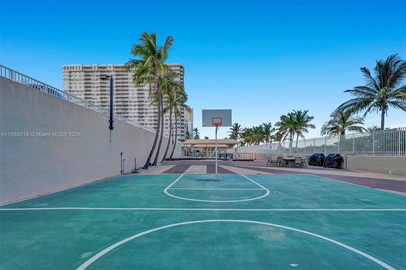 1980 S Ocean Dr 18J, Hallandale Beach, Florida 33009, 2 Bedrooms Bedrooms, ,2 BathroomsBathrooms,Residentiallease,For Rent,1980 S Ocean Dr 18J,A11565016