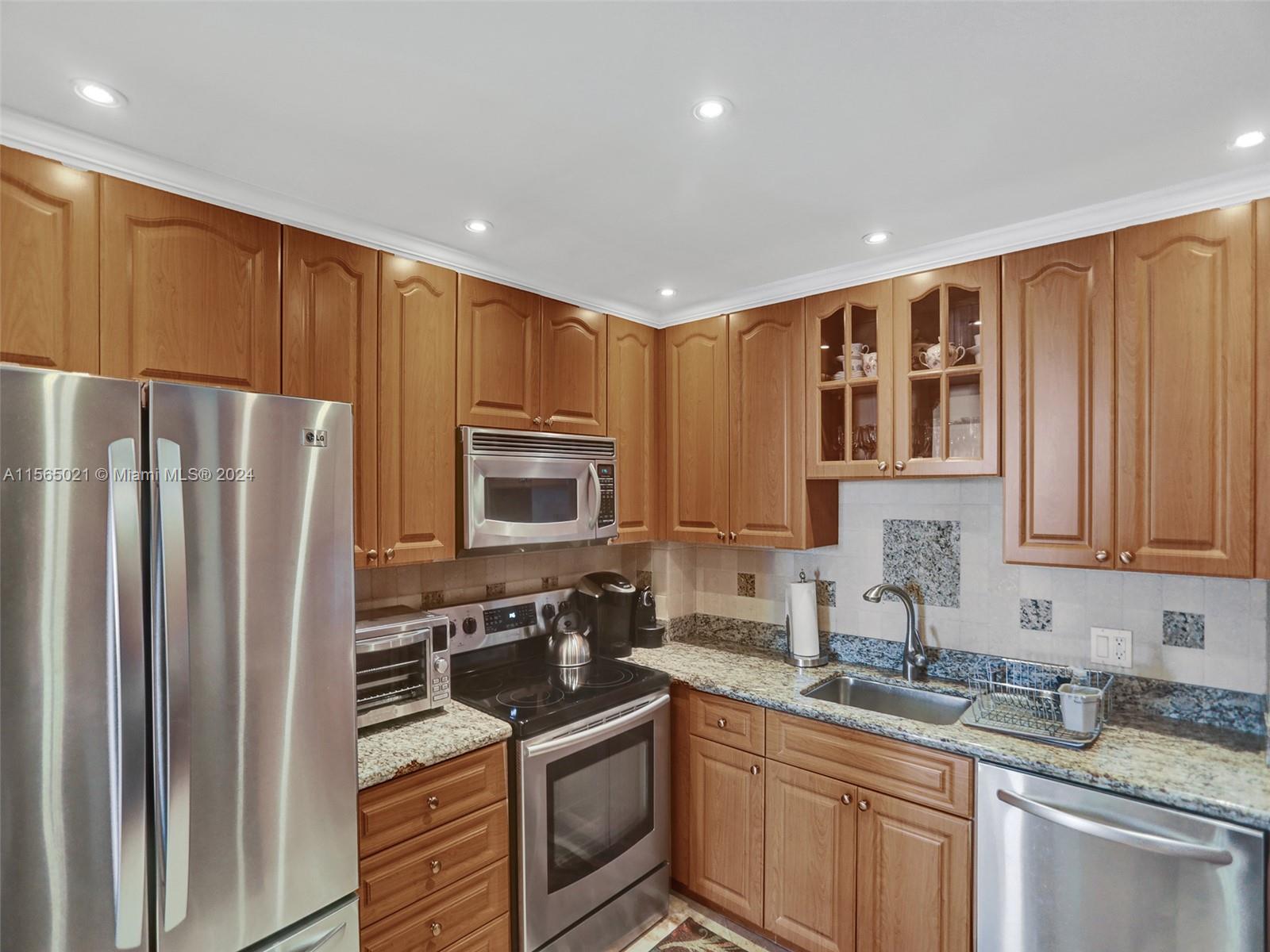 1980 S Ocean Dr 20E, Hallandale Beach, Florida 33009, 3 Bedrooms Bedrooms, ,2 BathroomsBathrooms,Residentiallease,For Rent,1980 S Ocean Dr 20E,A11565021