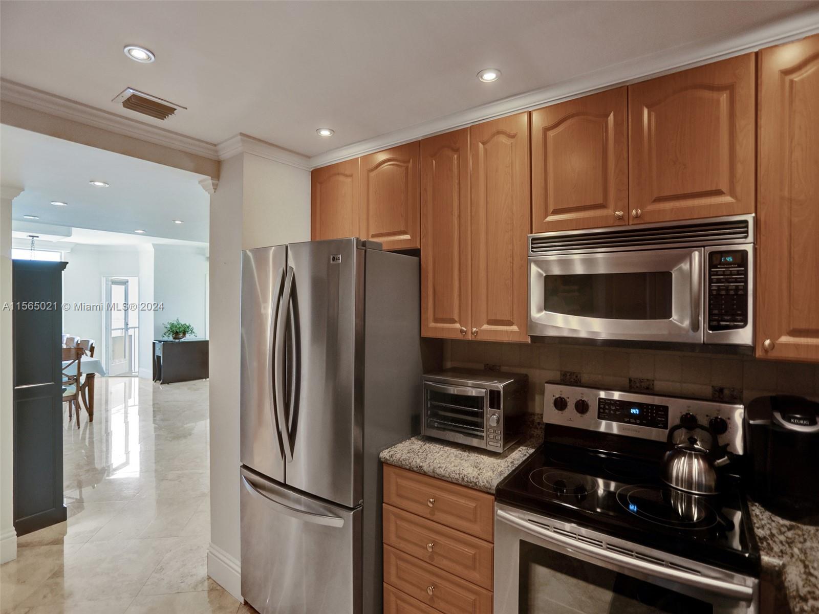 1980 S Ocean Dr 20E, Hallandale Beach, Florida 33009, 3 Bedrooms Bedrooms, ,2 BathroomsBathrooms,Residentiallease,For Rent,1980 S Ocean Dr 20E,A11565021