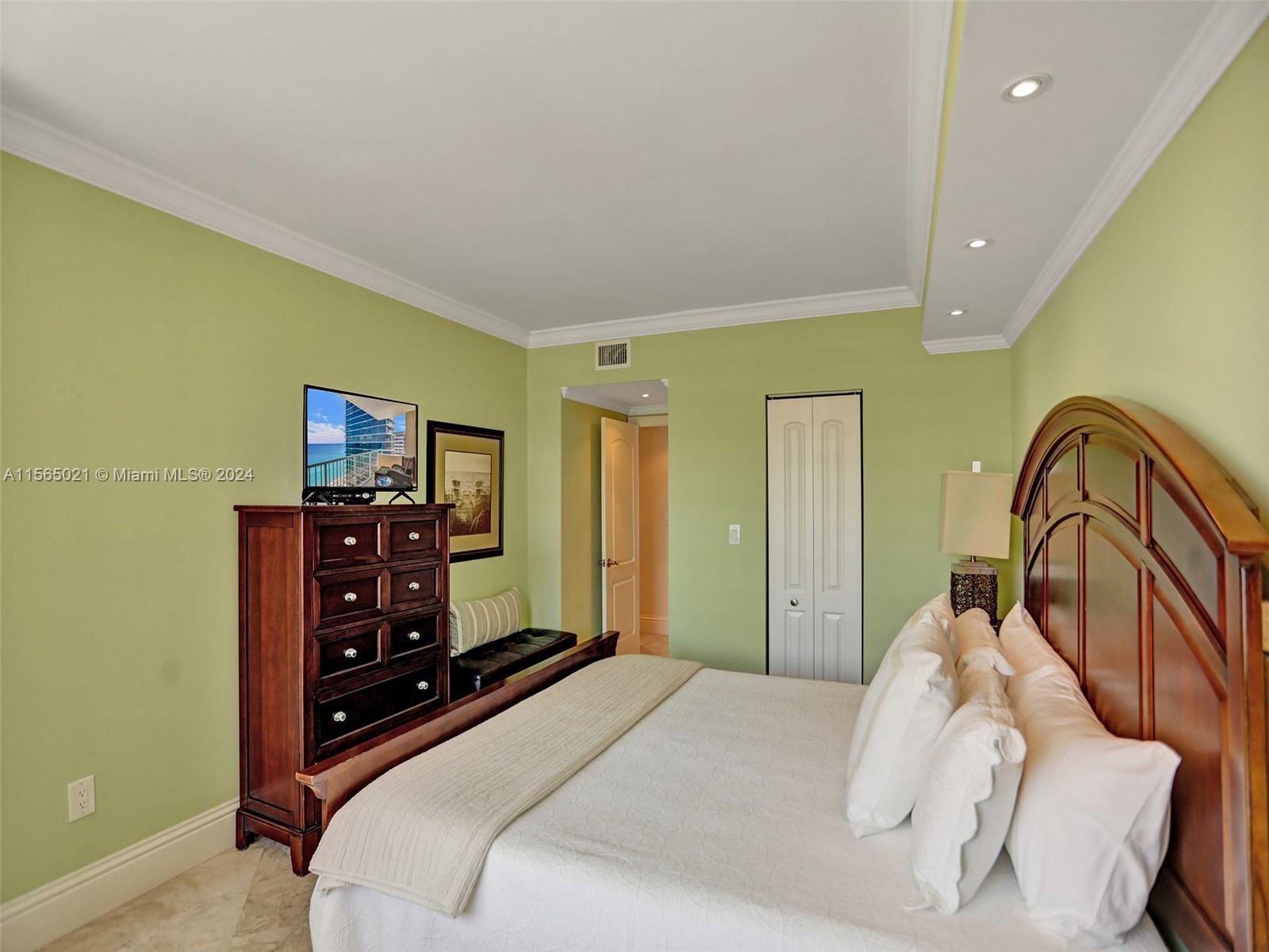 1980 S Ocean Dr 20E, Hallandale Beach, Florida 33009, 3 Bedrooms Bedrooms, ,2 BathroomsBathrooms,Residentiallease,For Rent,1980 S Ocean Dr 20E,A11565021