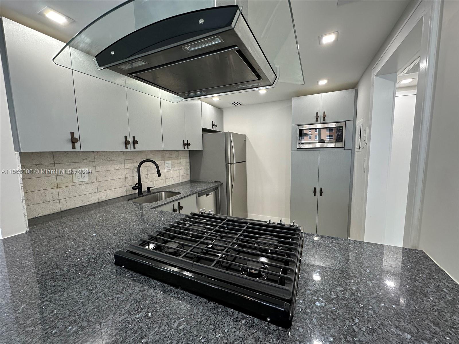 2030 S Ocean Dr 1611, Hallandale Beach, Florida 33009, 1 Bedroom Bedrooms, ,1 BathroomBathrooms,Residentiallease,For Rent,2030 S Ocean Dr 1611,A11565006