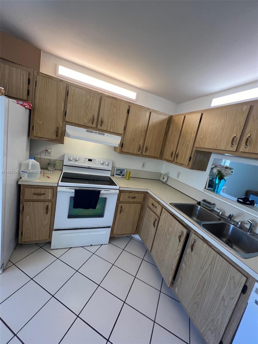 7931 Southgate Blvd E7, North Lauderdale, Florida 33068, 2 Bedrooms Bedrooms, ,2 BathroomsBathrooms,Residential,For Sale,7931 Southgate Blvd E7,A11565035