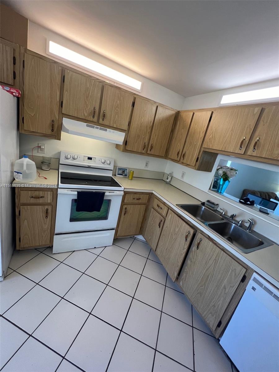 7931 Southgate Blvd E7, North Lauderdale, Florida 33068, 2 Bedrooms Bedrooms, ,2 BathroomsBathrooms,Residential,For Sale,7931 Southgate Blvd E7,A11565035