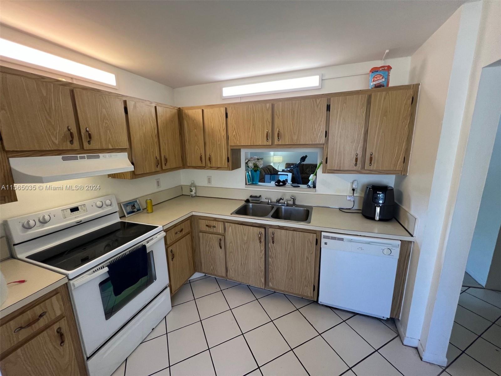 7931 Southgate Blvd E7, North Lauderdale, Florida 33068, 2 Bedrooms Bedrooms, ,2 BathroomsBathrooms,Residential,For Sale,7931 Southgate Blvd E7,A11565035